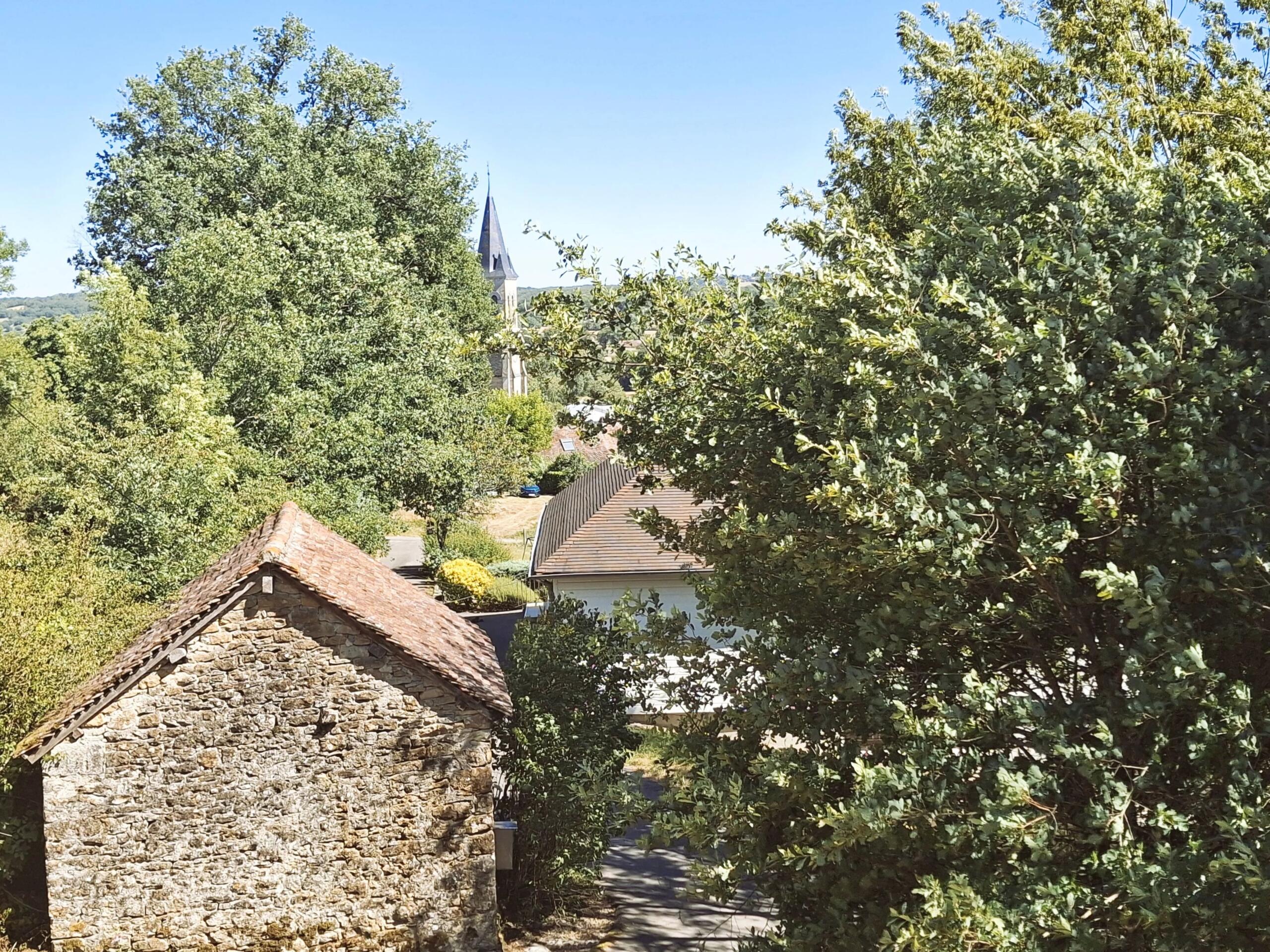 Spacious family home with 2 hectares of land, extensive outbuildings and beautiful countryside views, Midi-Pyrénées – France – BVI86459