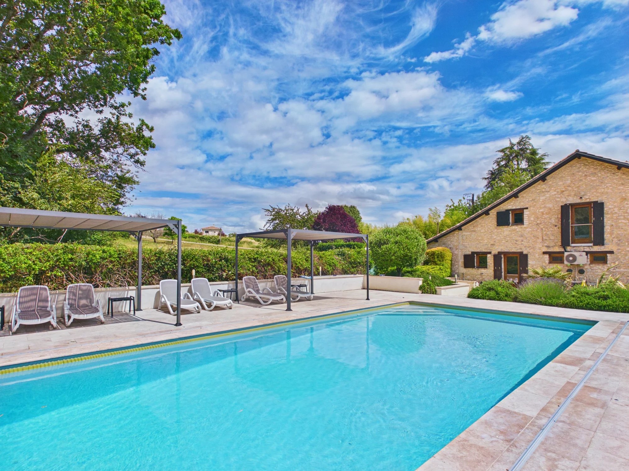 Beautiful Dordogne Retreat with Heated Pool and Beautiful Gardens, Aquitaine – France – BVI85536