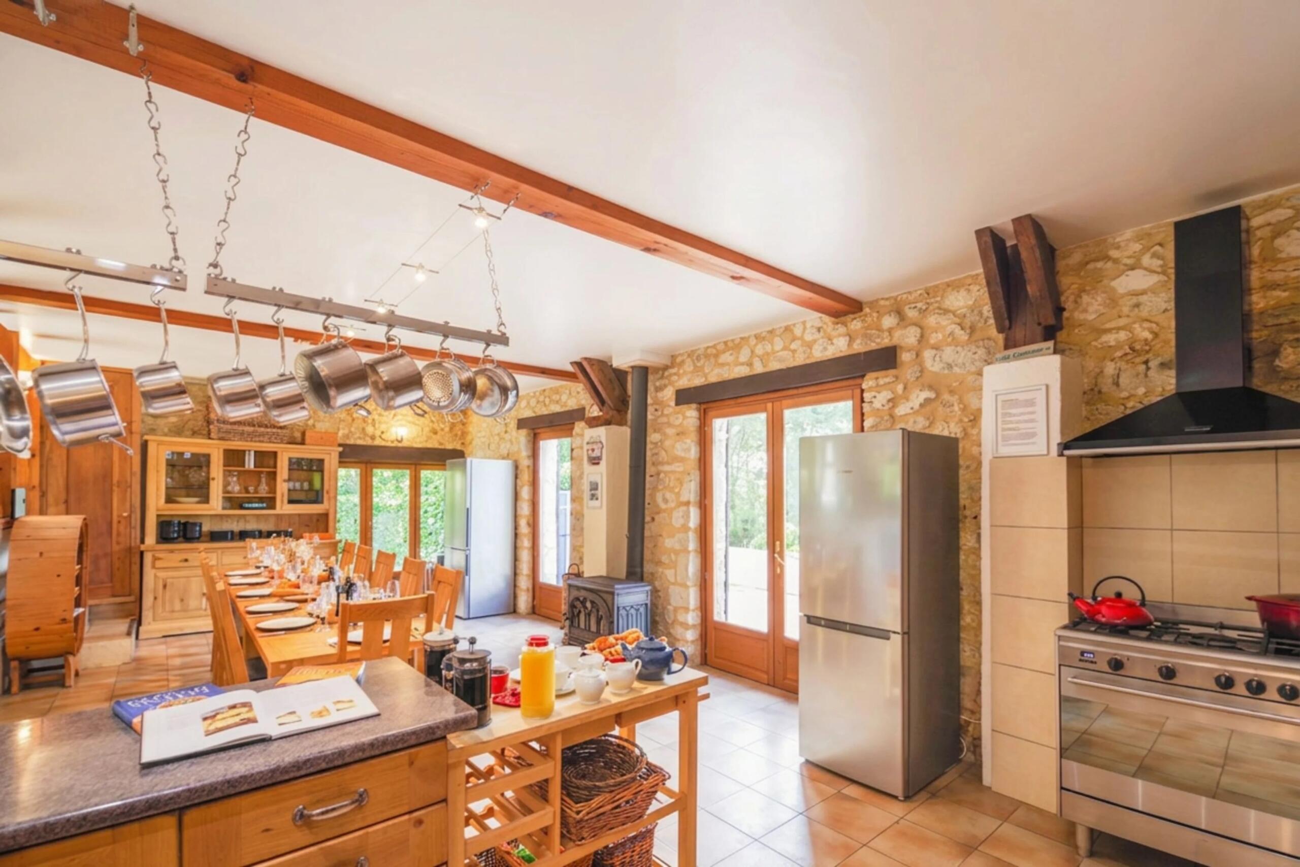 Beautiful Dordogne Retreat with Heated Pool and Beautiful Gardens, Aquitaine – France – BVI85536