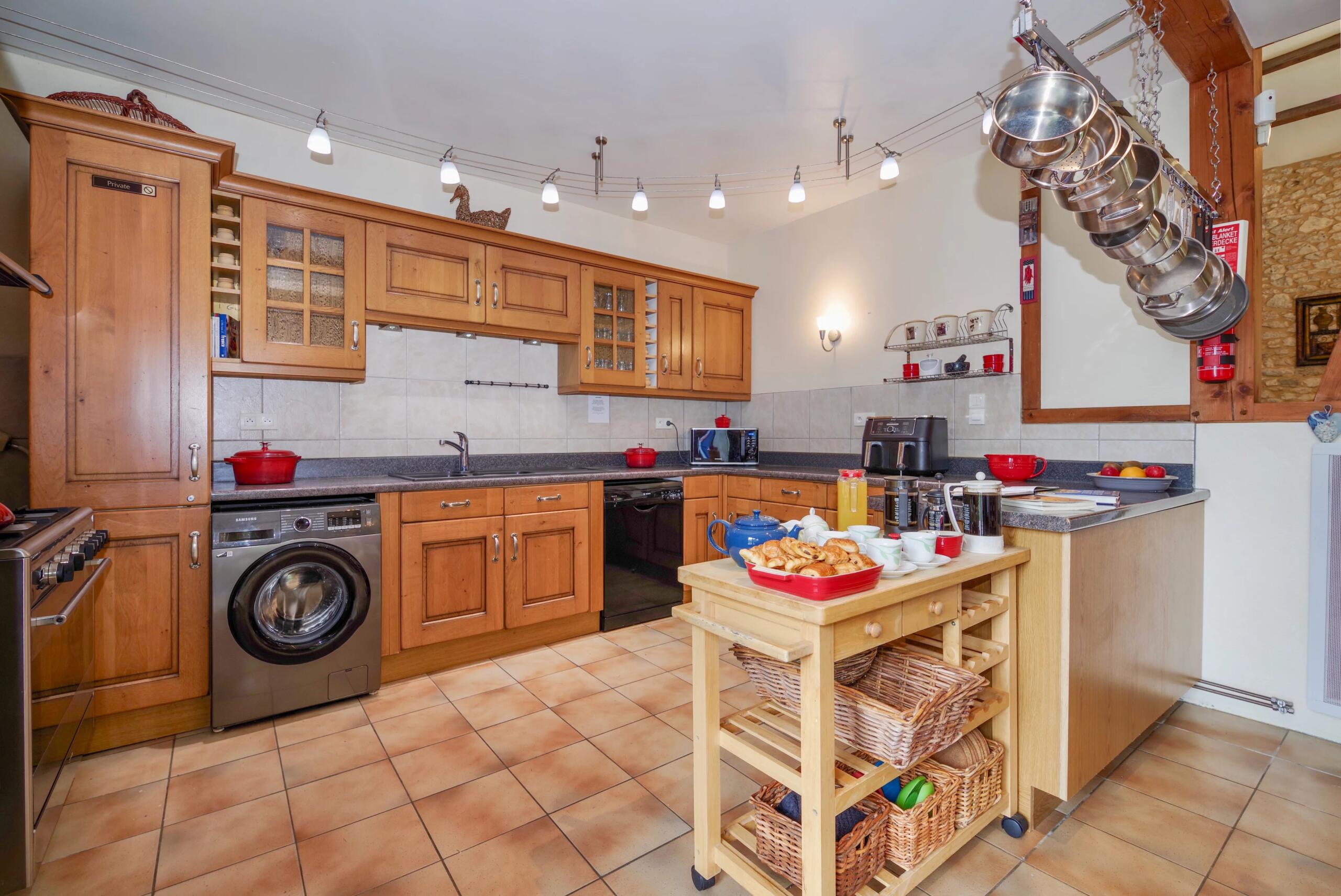 Beautiful Dordogne Retreat with Heated Pool and Beautiful Gardens, Aquitaine – France – BVI85536