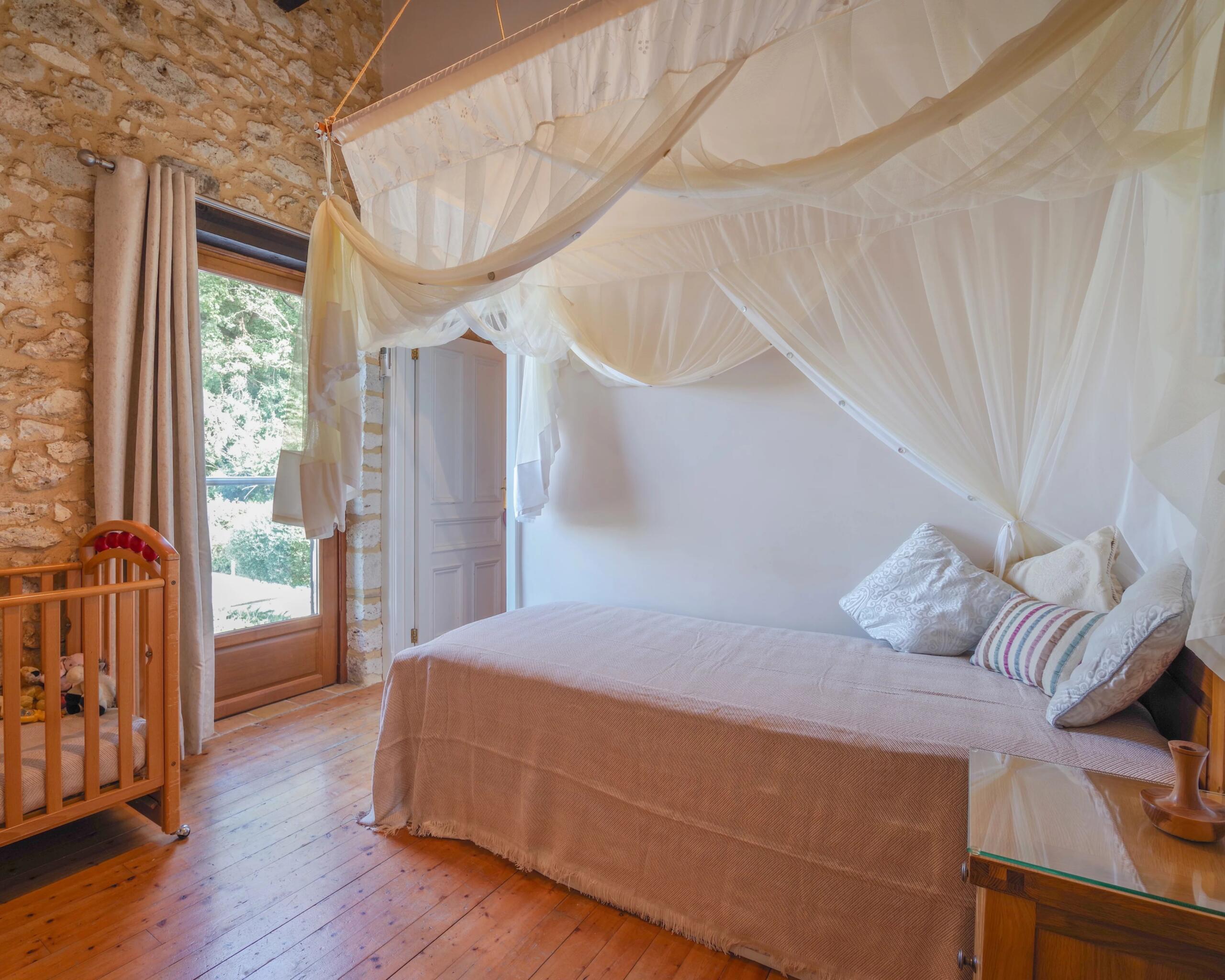 Beautiful Dordogne Retreat with Heated Pool and Beautiful Gardens, Aquitaine – France – BVI85536