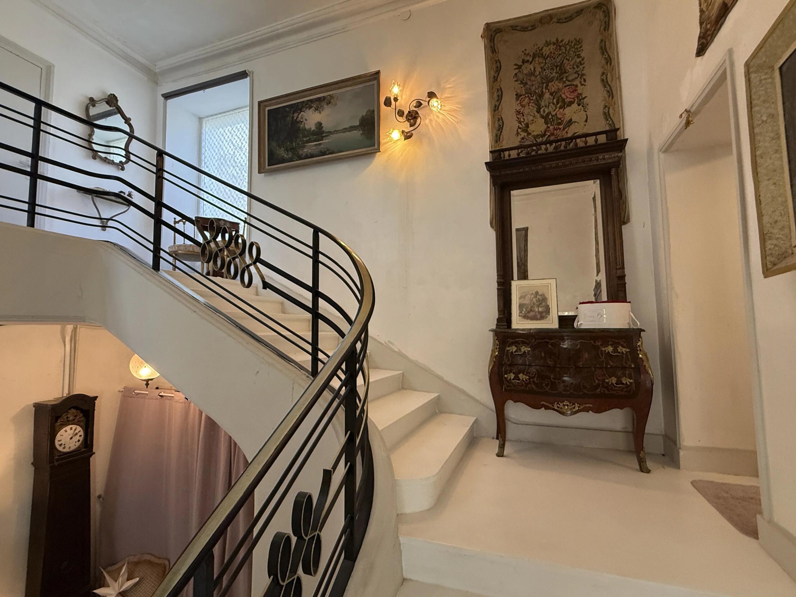 Town living in a private mansion with walled gardens, Poitou-Charentes – France – BVI85837