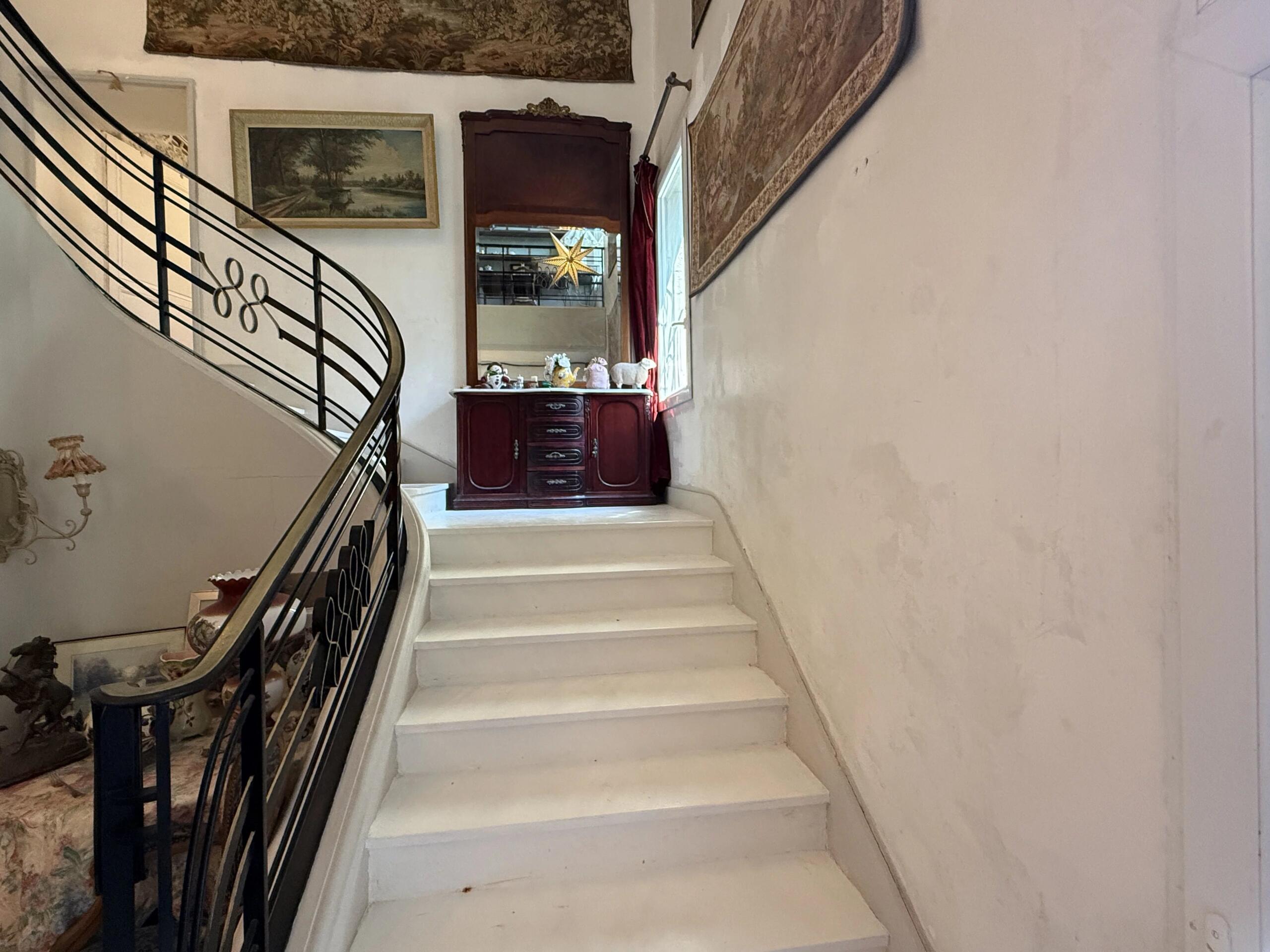 Town living in a private mansion with walled gardens, Poitou-Charentes – France – BVI85837