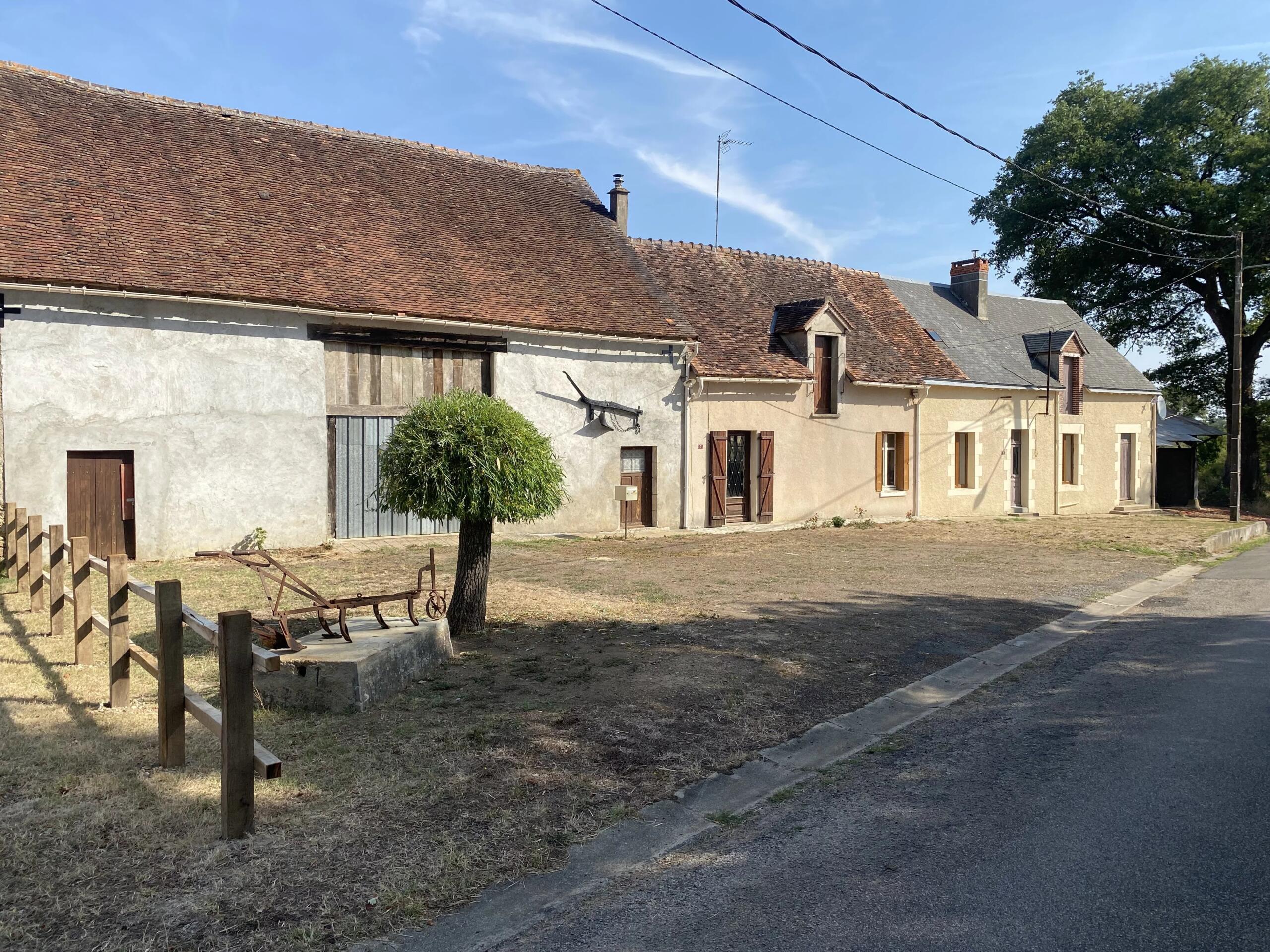 Two houses and large barn in quiet hamlet, Centre – France – BVI86745