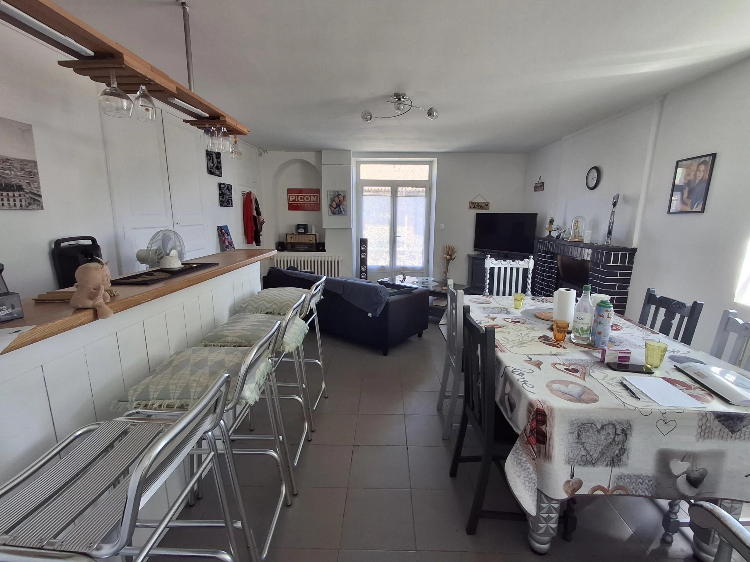 Family home with extensive outbuildings and land, Poitou-Charentes – France – BVI85389