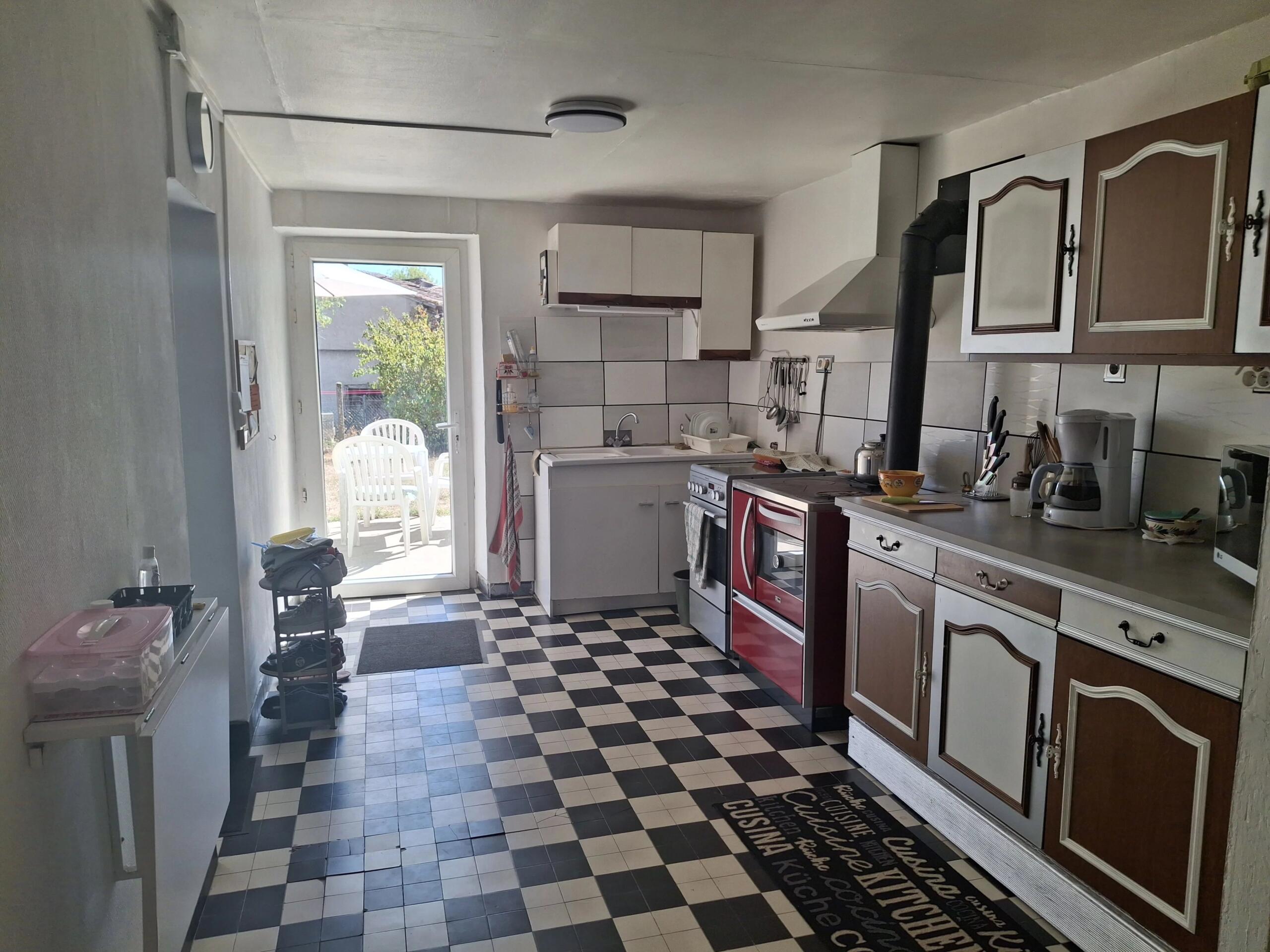 Family home with extensive outbuildings and land, Poitou-Charentes – France – BVI85389