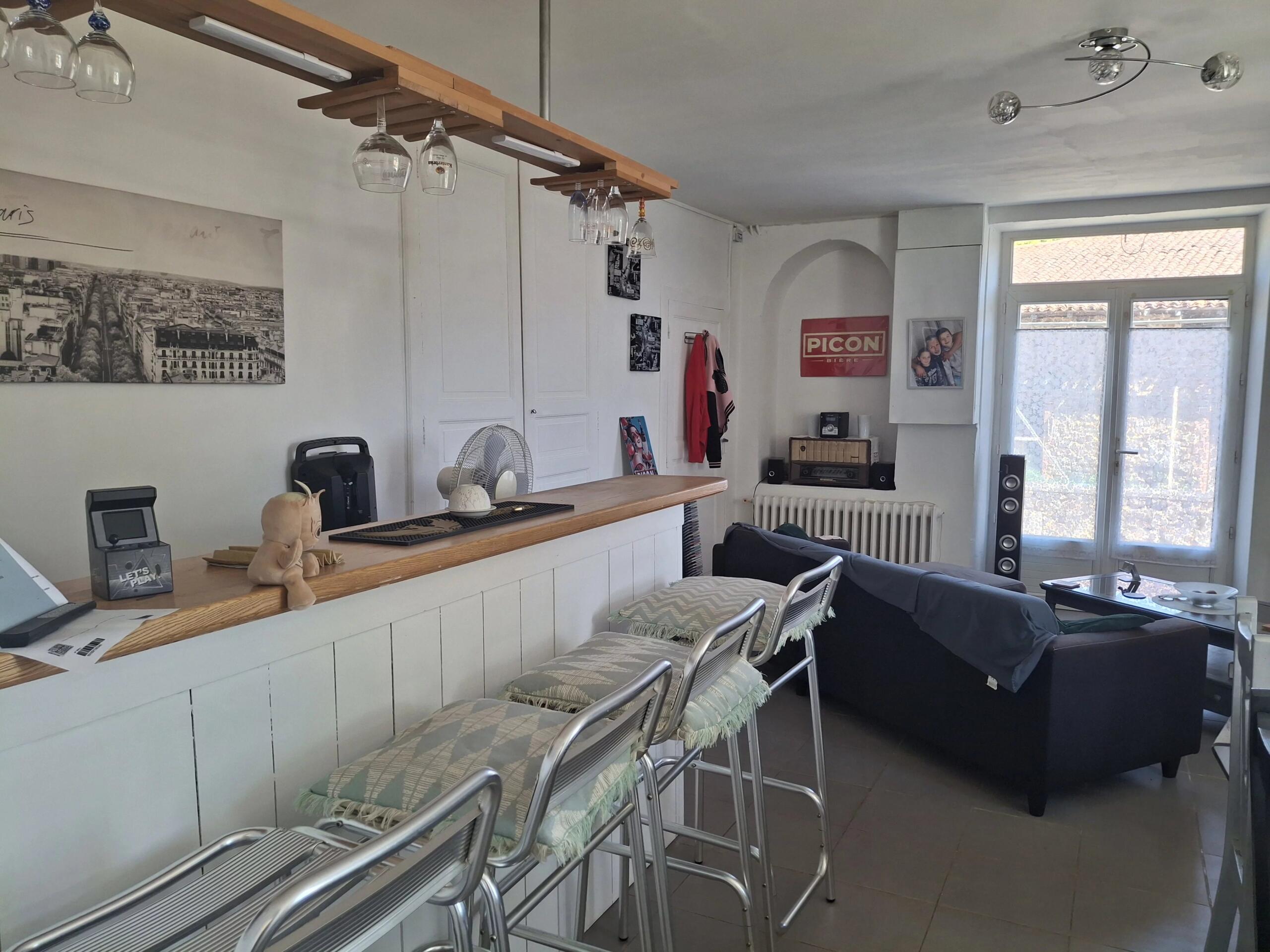 Family home with extensive outbuildings and land, Poitou-Charentes – France – BVI85389