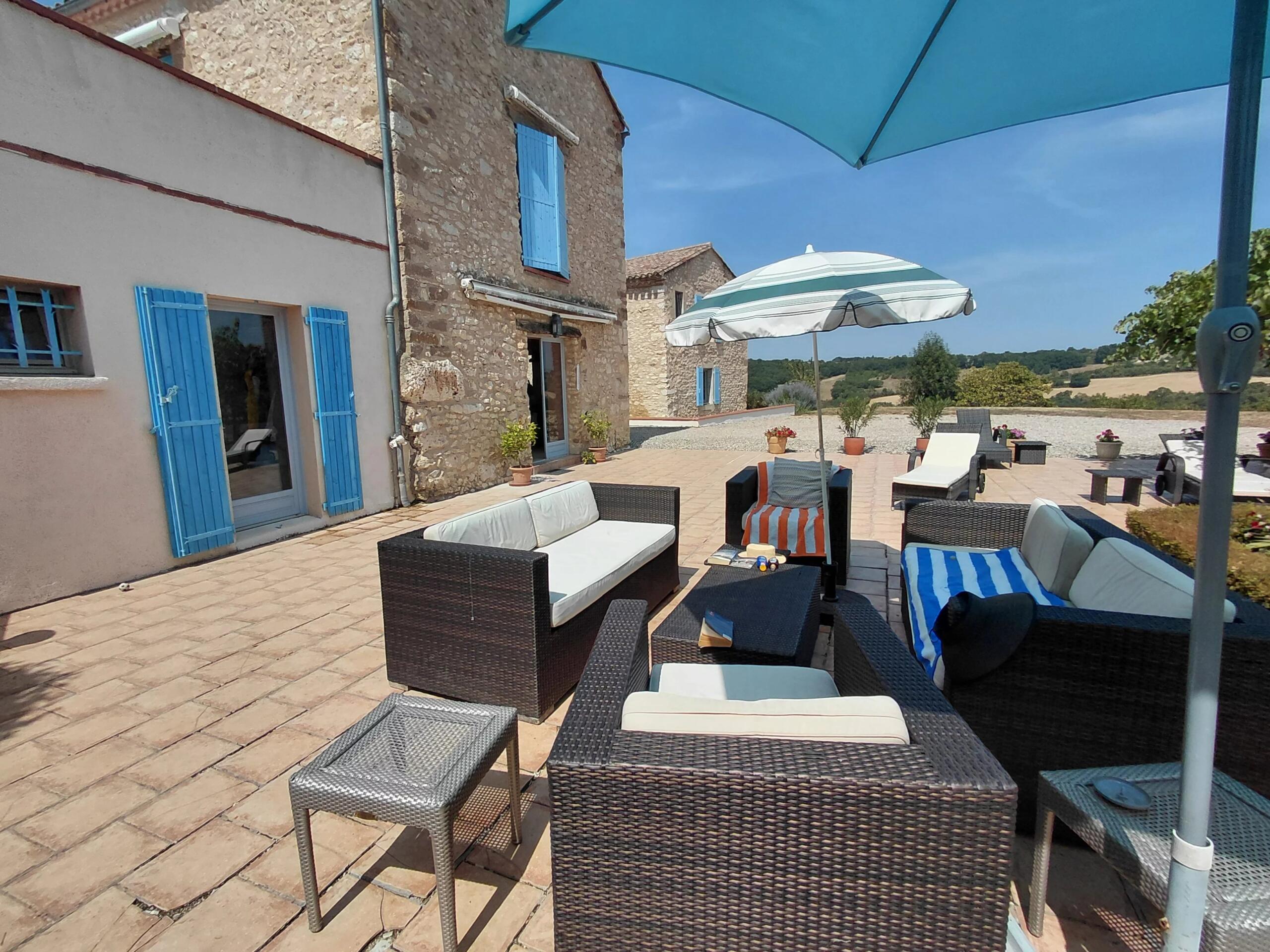 Two character properties near to Cordes-sur-Ciel at end of dead-end land with panaromique views, Midi-Pyrénées – France – BVI86781