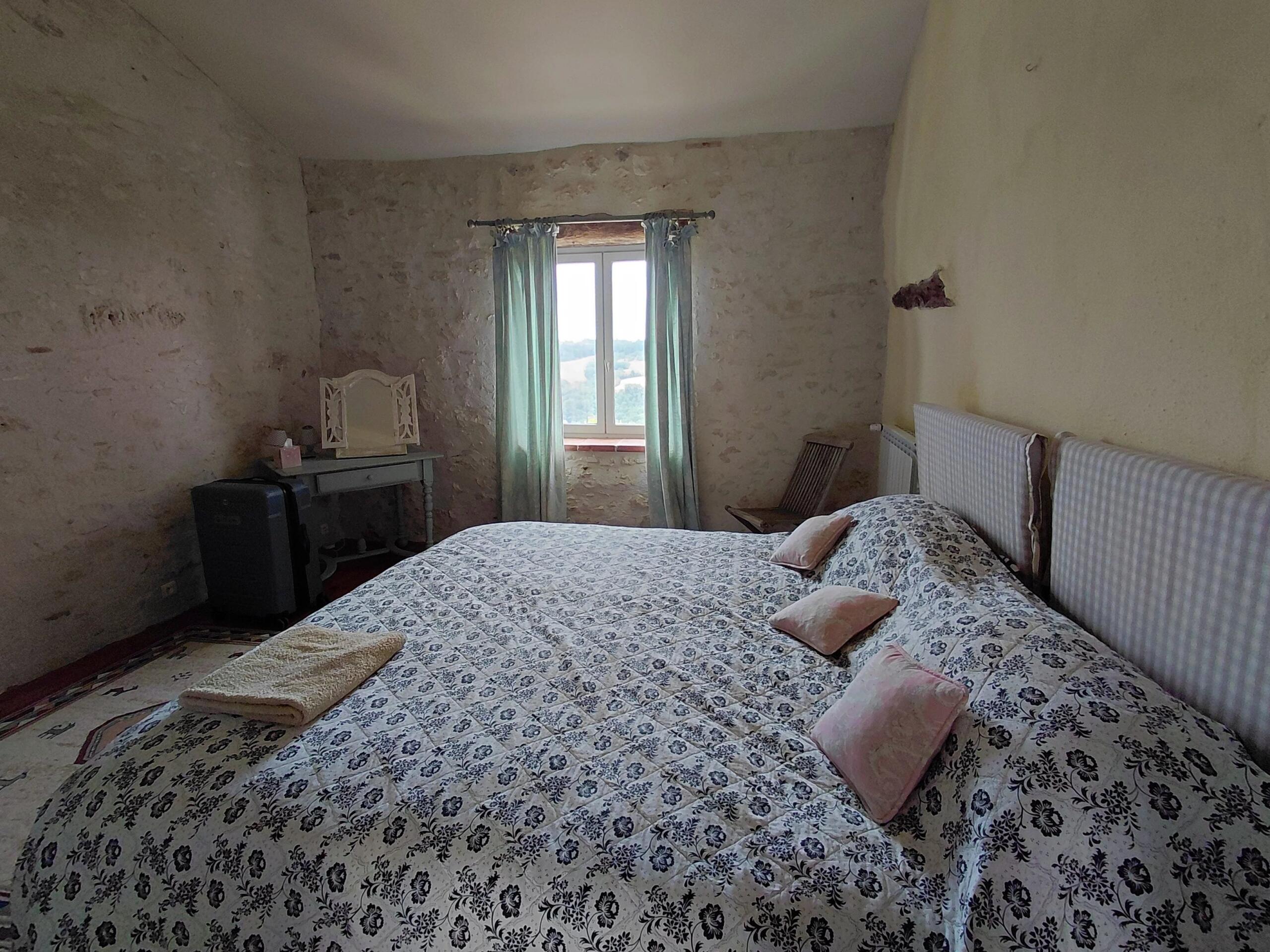 Two character properties near to Cordes-sur-Ciel at end of dead-end land with panaromique views, Midi-Pyrénées – France – BVI86781