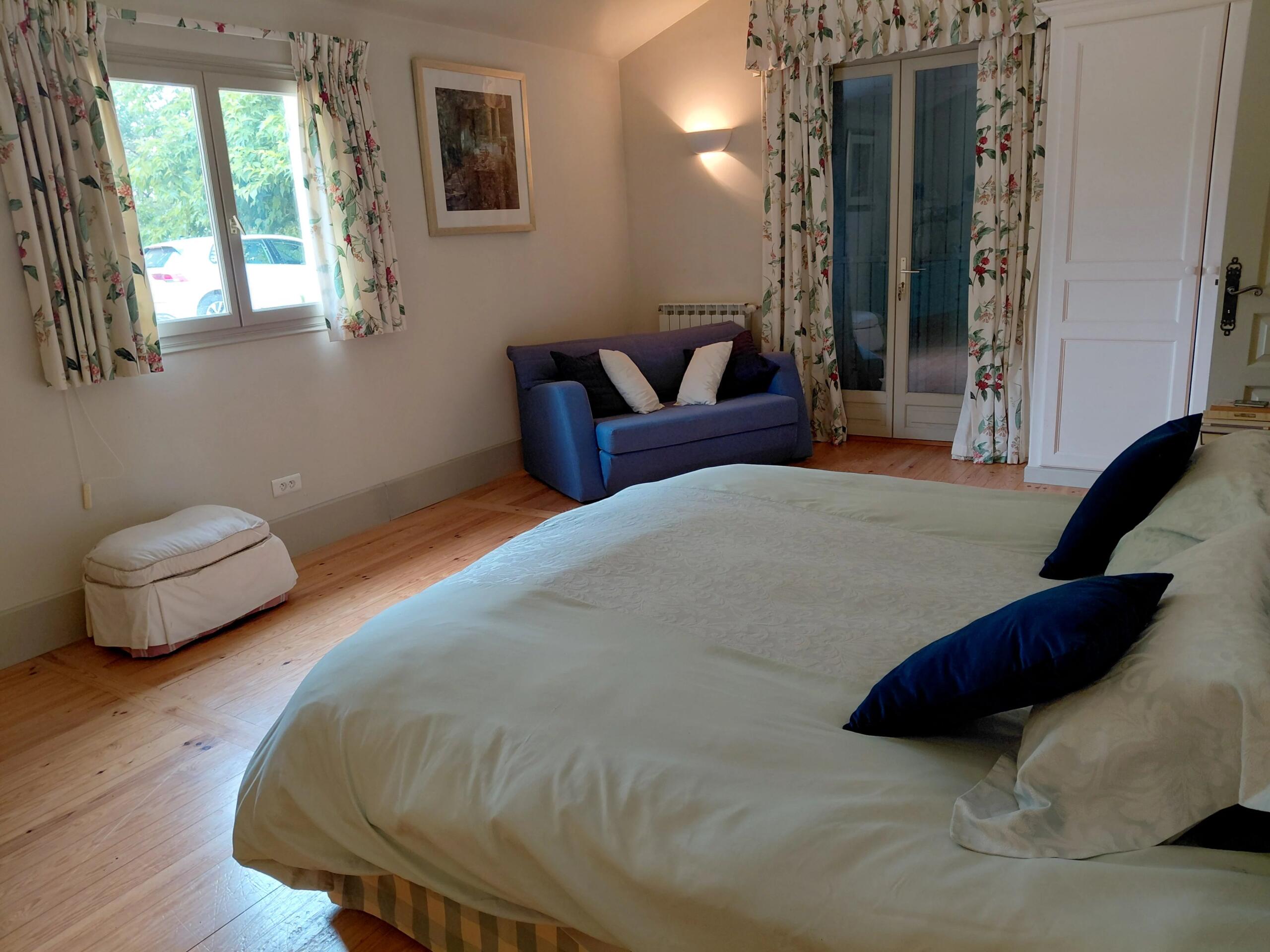 Two character properties near to Cordes-sur-Ciel at end of dead-end land with panaromique views, Midi-Pyrénées – France – BVI86781