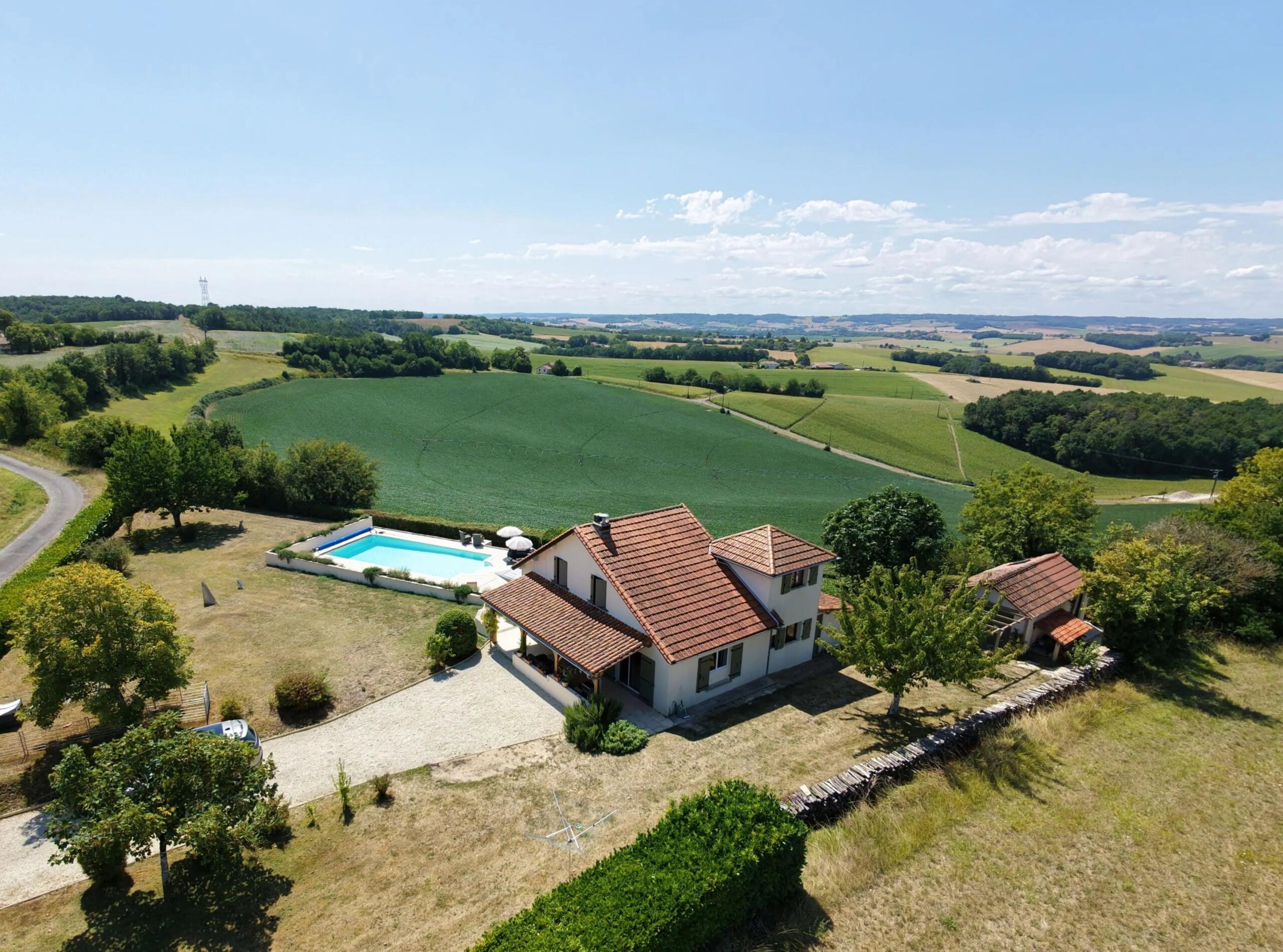 Fabulous 5 bedroom property with 360°c panoramic views, Aquitaine – France – BVI85192