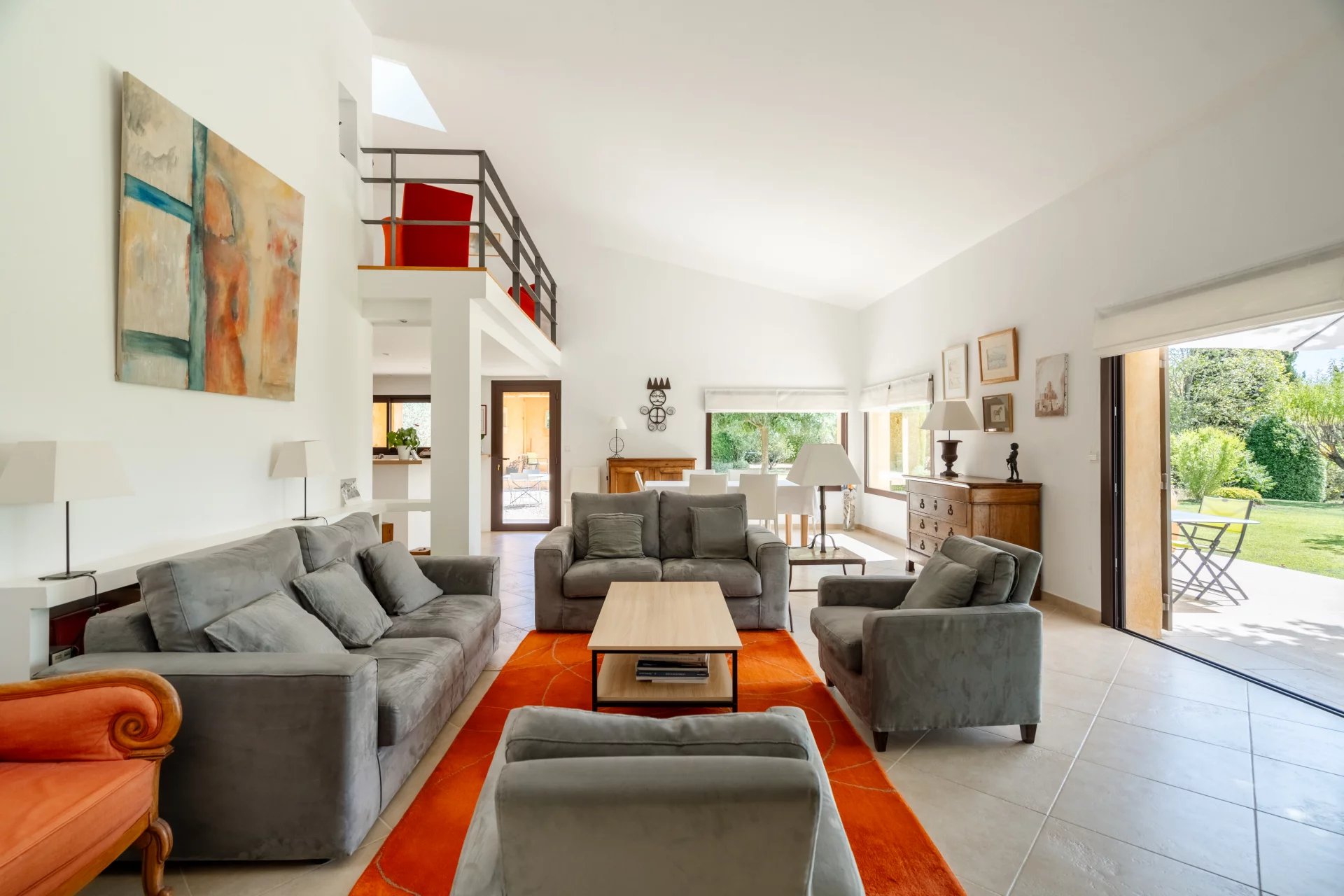 Between Lourmarin and Vaugines – An Exceptional Provençal Estate with Views of the Sainte-Victoire, Provence-Alpes-Côte d’Azur – France – BVI82375