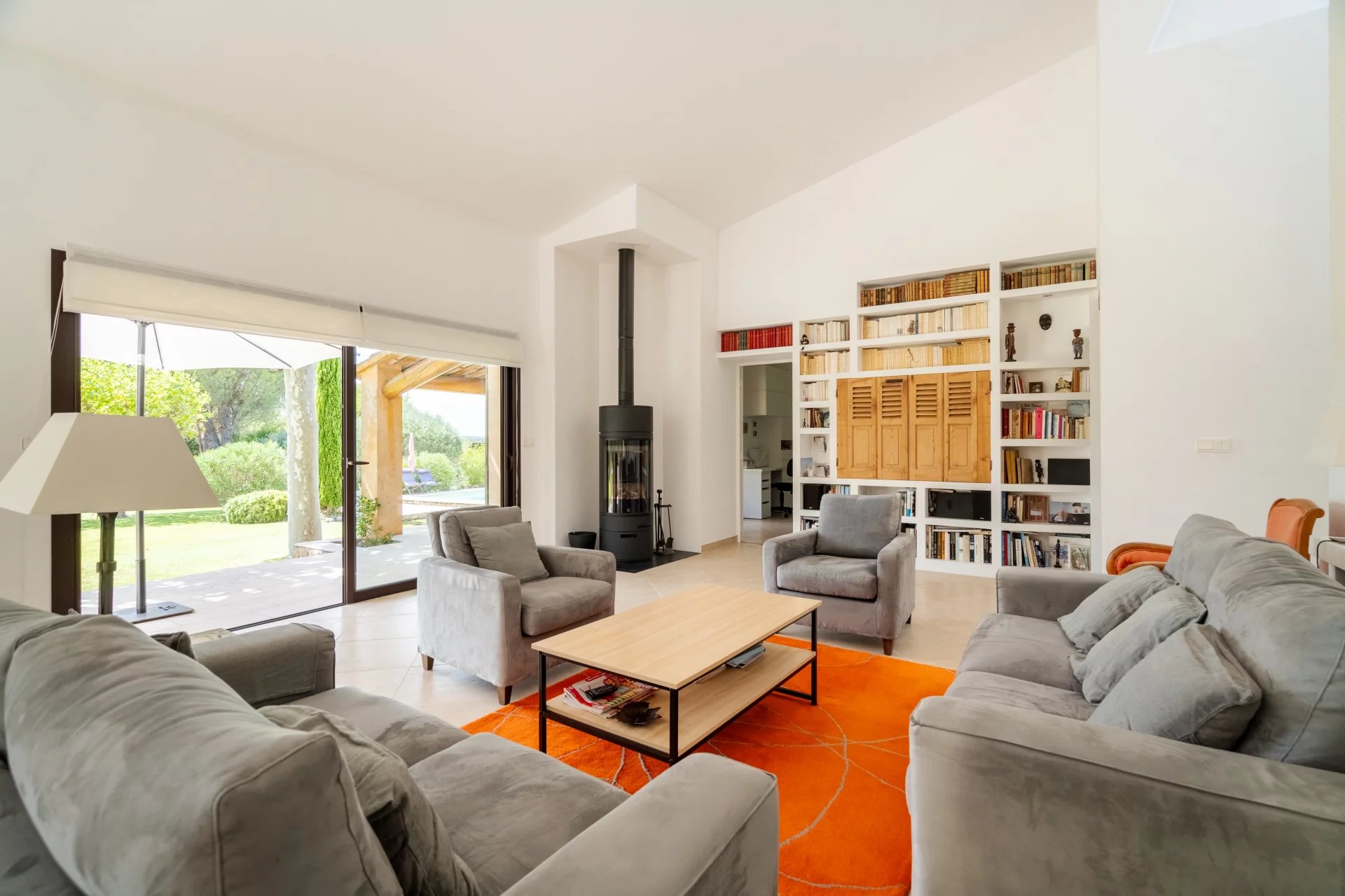 Between Lourmarin and Vaugines – An Exceptional Provençal Estate with Views of the Sainte-Victoire, Provence-Alpes-Côte d’Azur – France – BVI82375