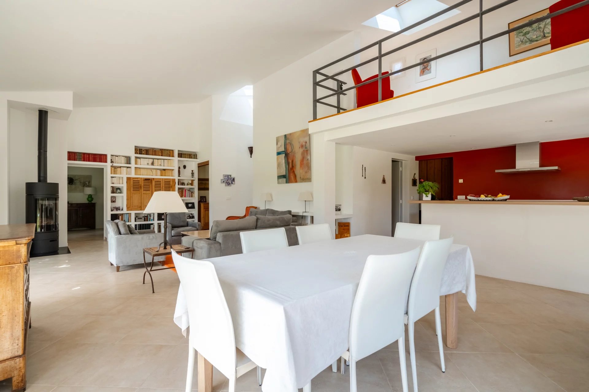 Between Lourmarin and Vaugines – An Exceptional Provençal Estate with Views of the Sainte-Victoire, Provence-Alpes-Côte d’Azur – France – BVI82375