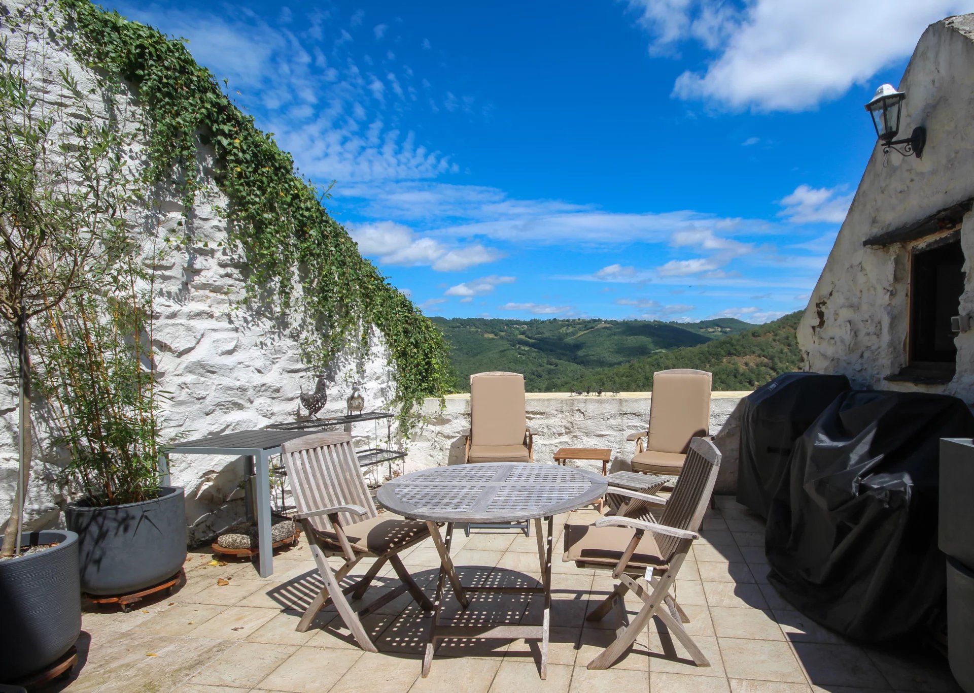 Charming Stone Property with Guest House in the Heart of Najac, Aveyron, Midi-Pyrénées – France – BVI78990
