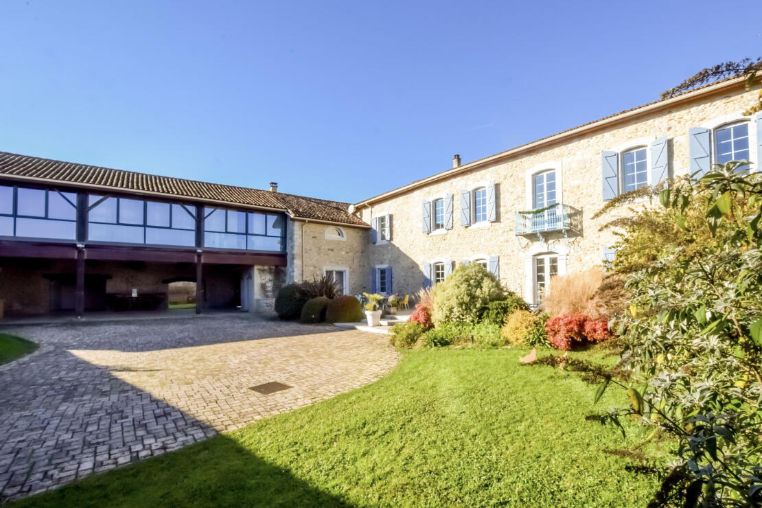 Ausson – Stunning family home with thriving B&B/Gîte, pool and secure grounds – A perfect investment in the Pyrenées!