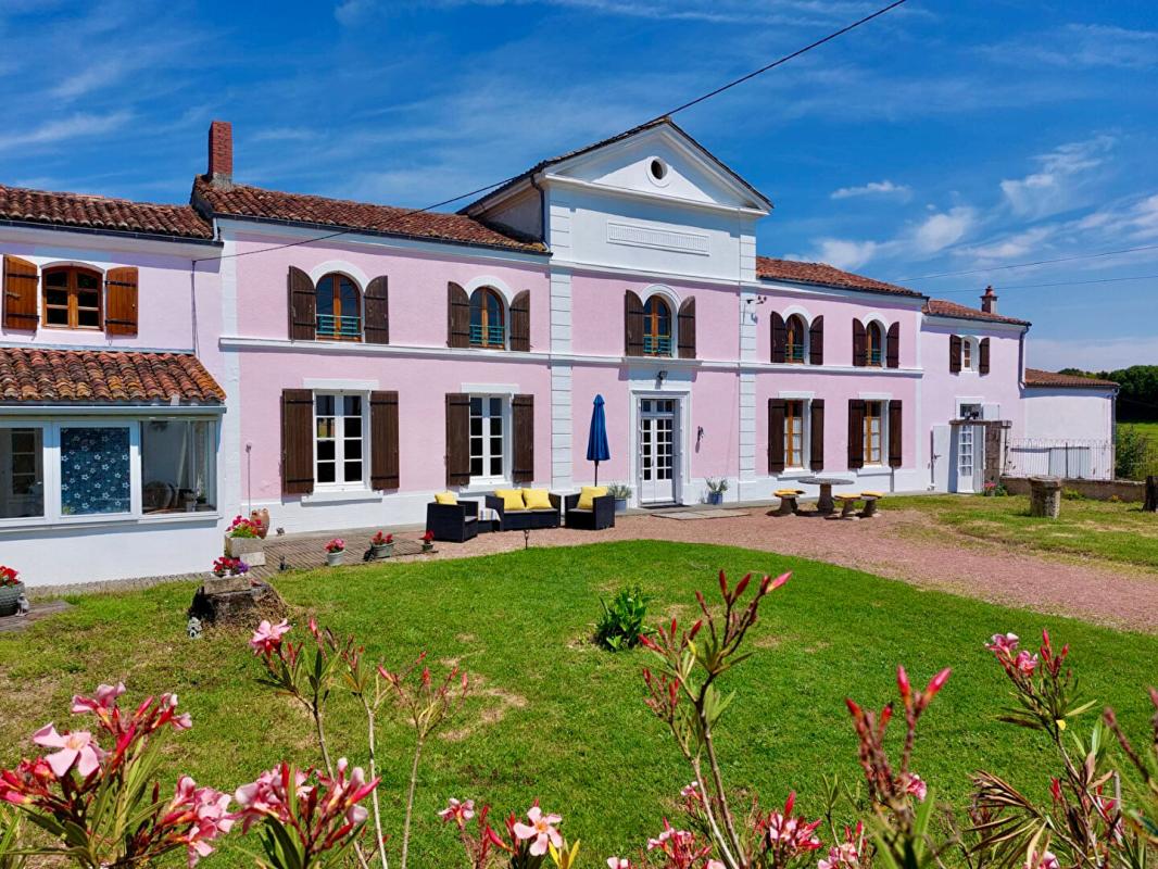 5 bedroom maison in Saint Jean D Angely, Charente-Maritime, France