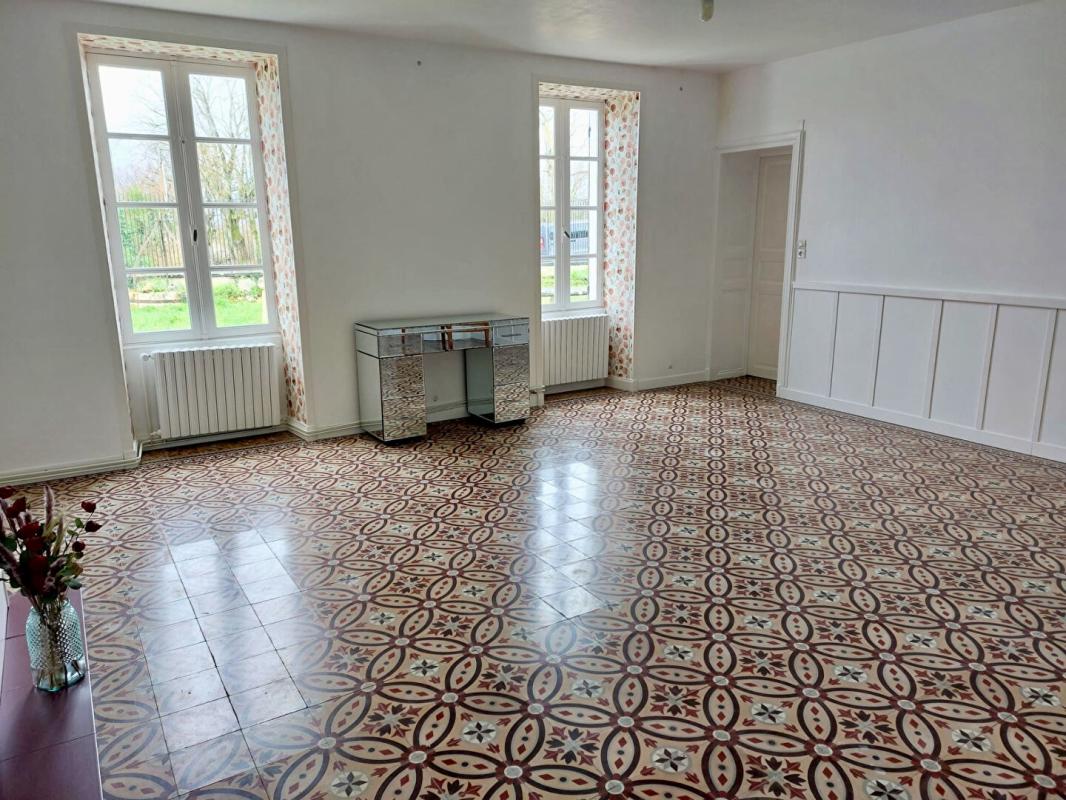 5 bedroom maison in Saint Jean D Angely, Charente-Maritime, France