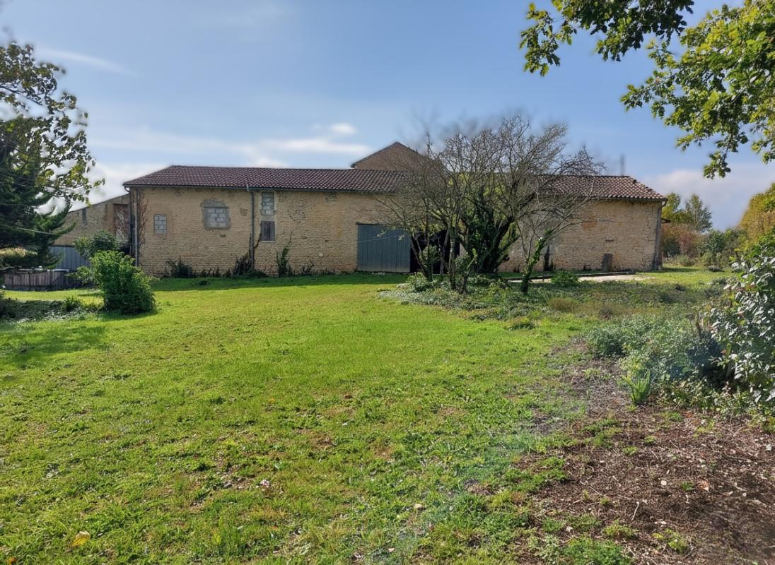 5 bedroom maison in Saint Jean D Angely, Charente-Maritime, France