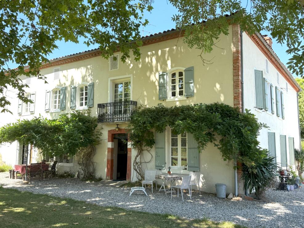 Artigat – Wow! Big land, big potential, big character – and now at a reduced price! Don’t miss this unique opportunity!
