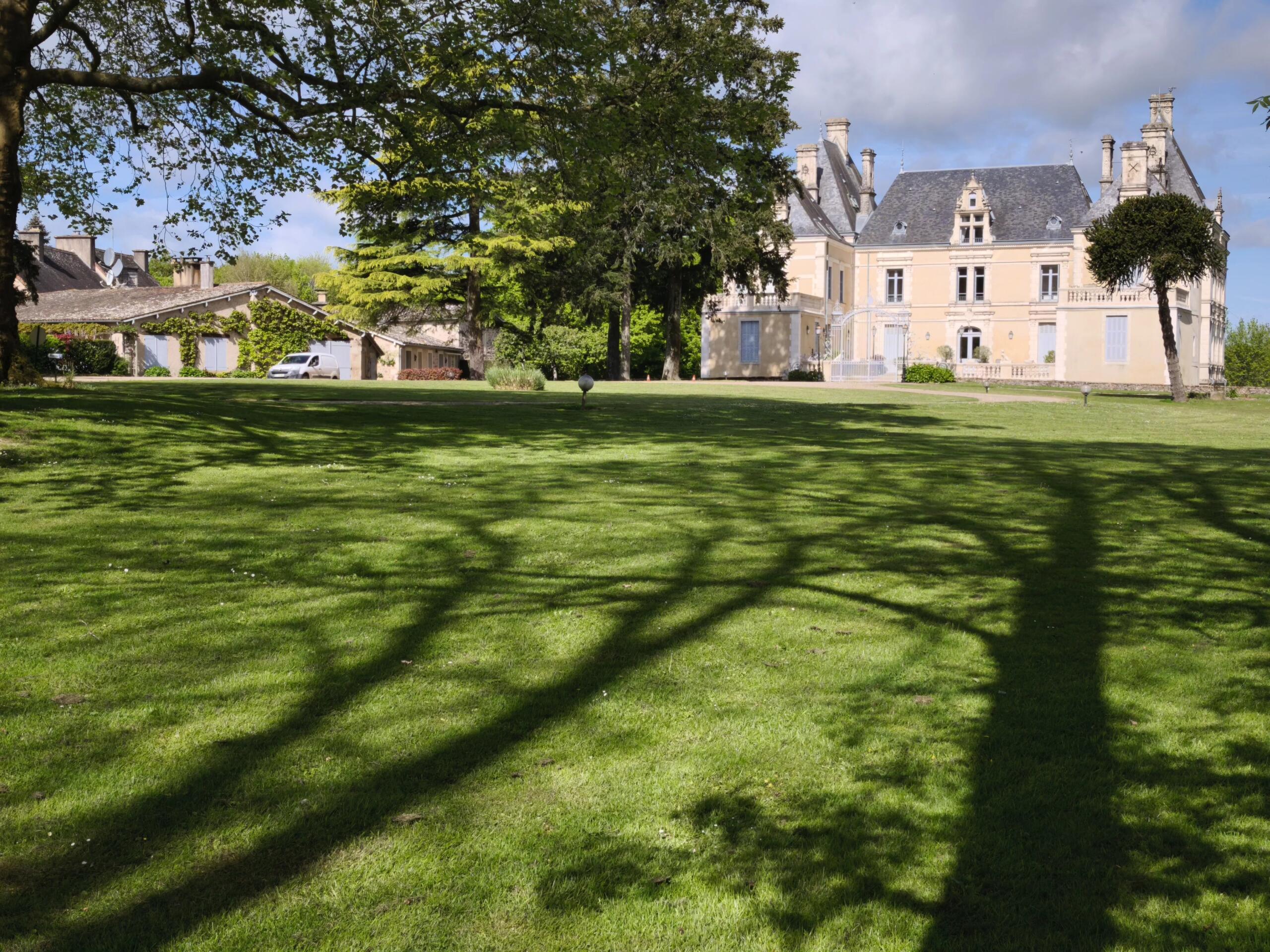 Charming Two-Bedroom Duplex Apartment in a Beautiful Château Estate, Poitou-Charentes – France – BVI86095