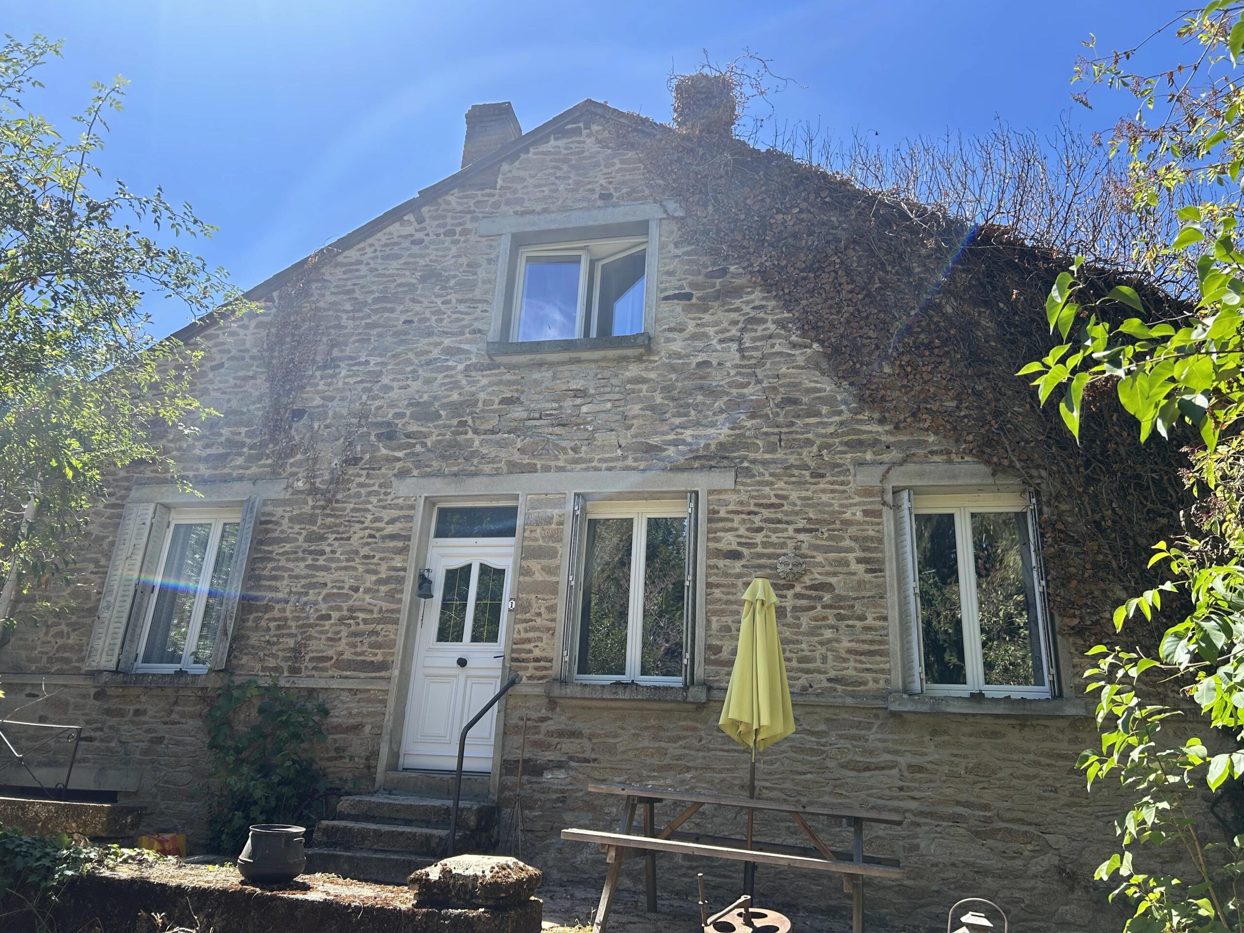 Charming 3 bedroom detached cottage with barn attached, Centre – France – BVI86231