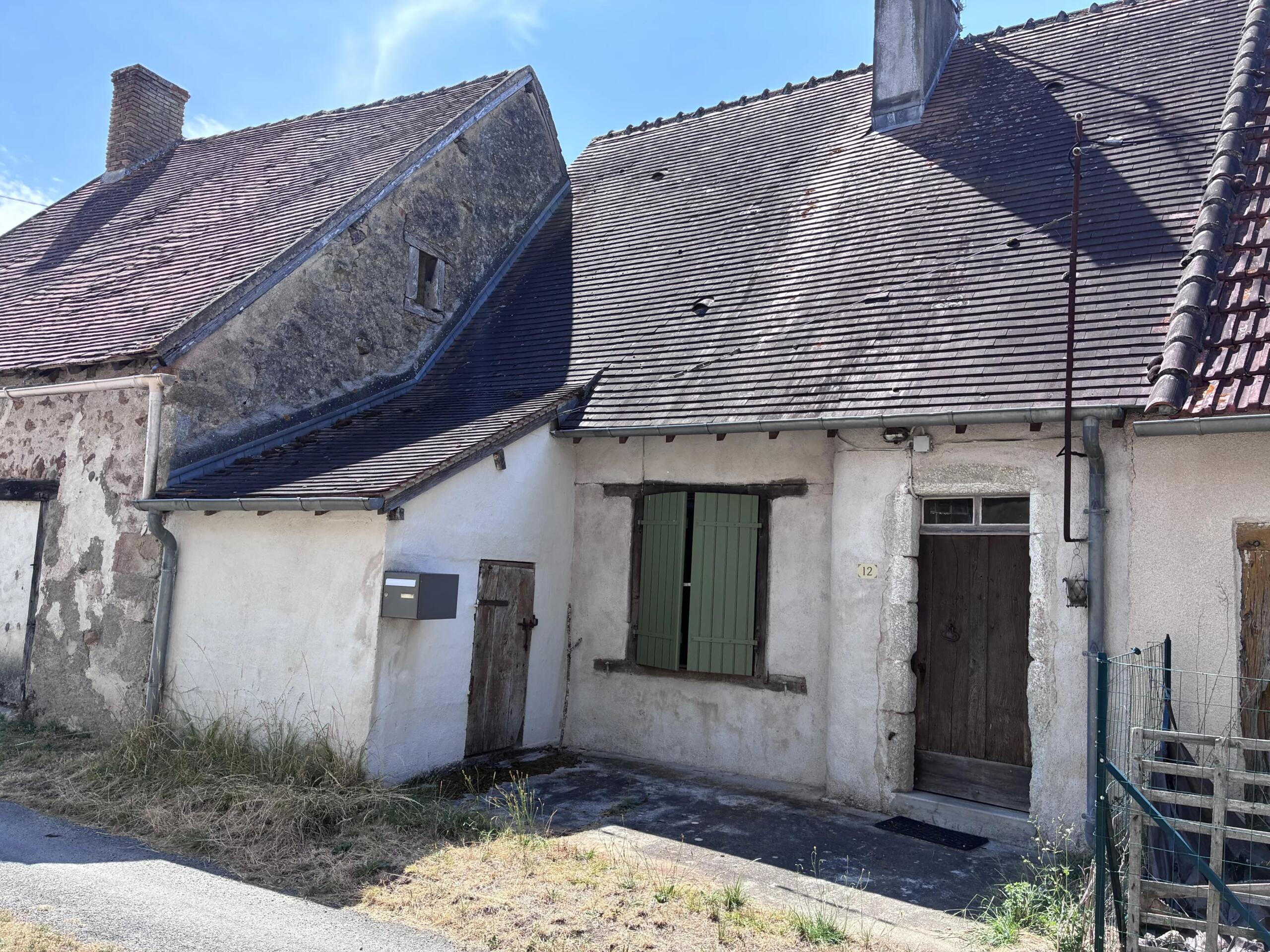 Small hamlet house with a barn and land, Poitou-Charentes – France – BVI83563