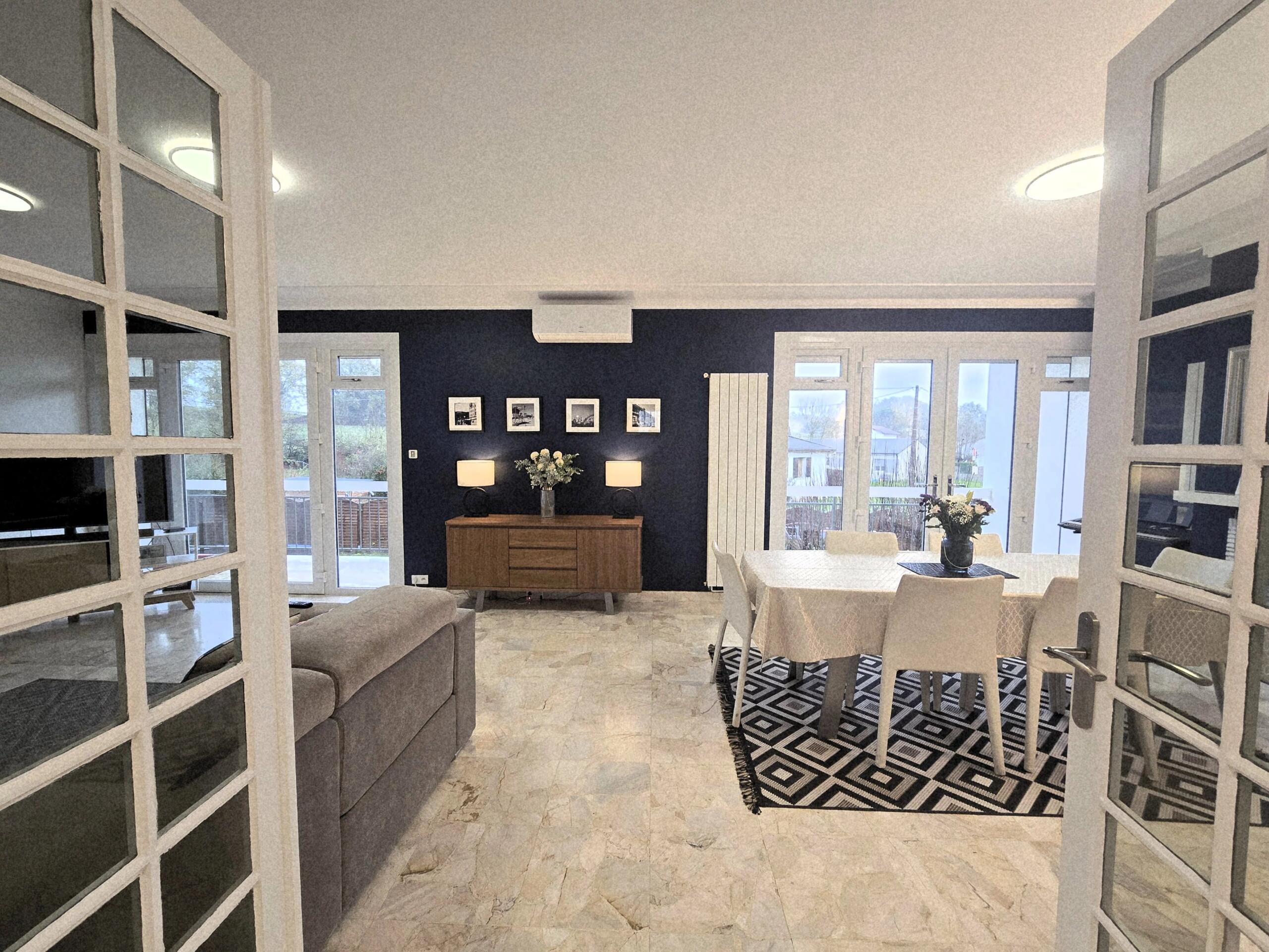 Beautifully Presented Home with Guest Apartment, Pool & Enclosed Gardens, Aquitaine – France – BVI83645