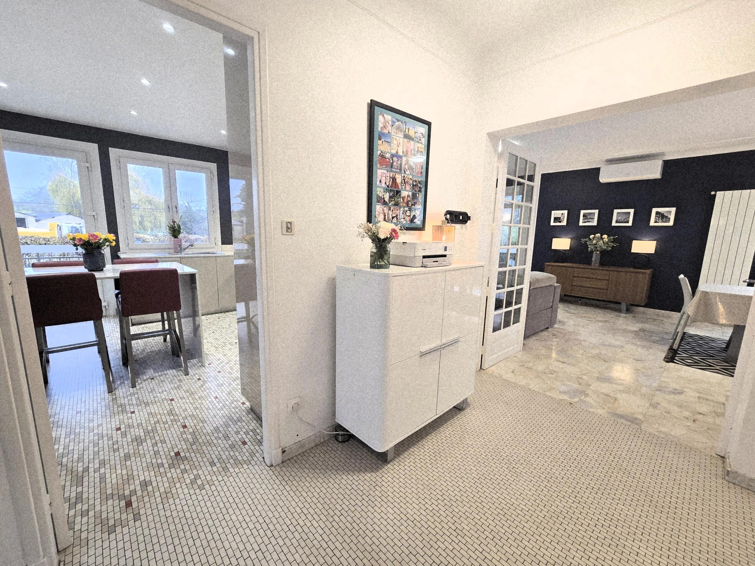 Beautifully Presented Home with Guest Apartment, Pool & Enclosed Gardens, Aquitaine – France – BVI83645