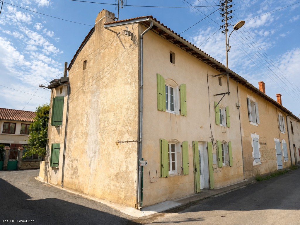 3 bedroom House in Villefagnan, France – r7567