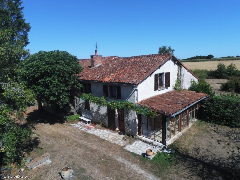 3 bedroom House in Champagne-Mouton, France – r7563