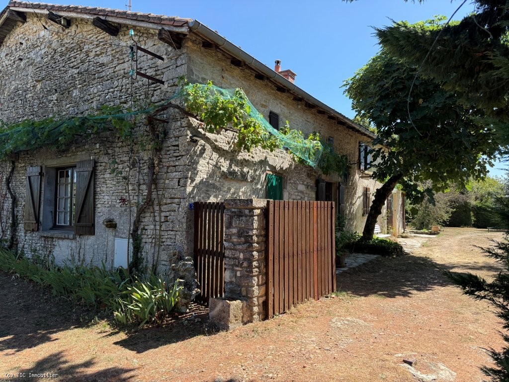 3 bedroom House in Champagne-Mouton, France – r7563