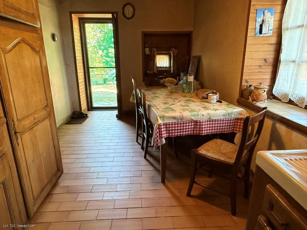 3 bedroom House in Champagne-Mouton, France – r7563