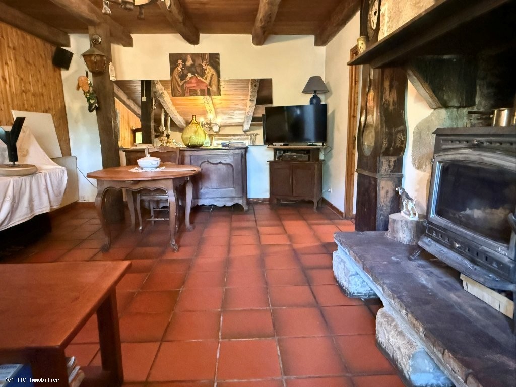 3 bedroom House in Champagne-Mouton, France – r7563