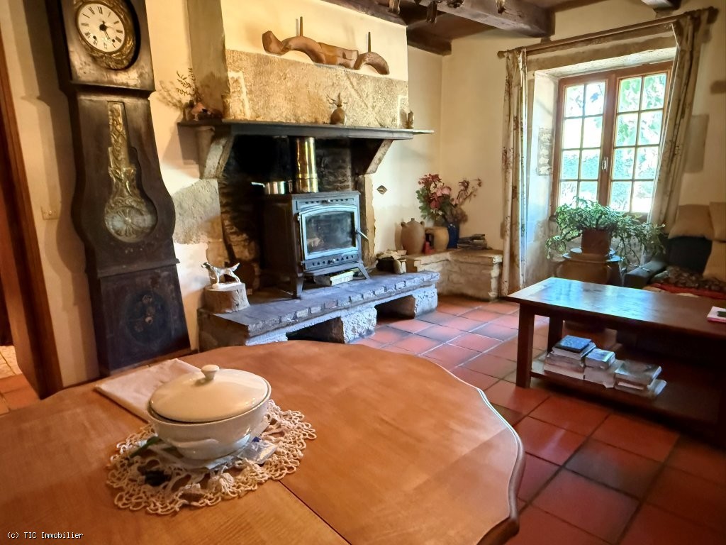 3 bedroom House in Champagne-Mouton, France – r7563