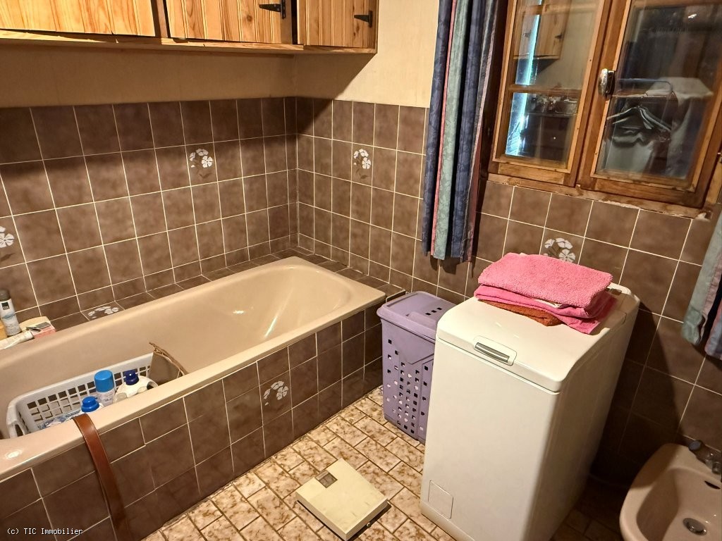 3 bedroom House in Champagne-Mouton, France – r7563