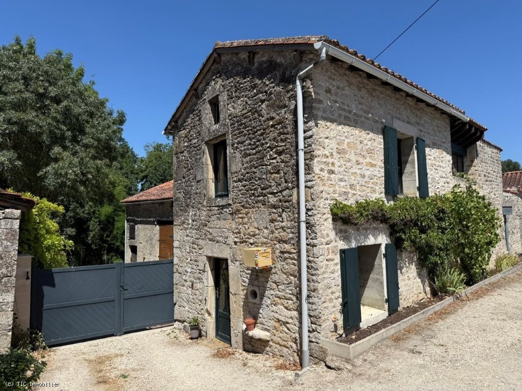 3 bedroom House in Mansle, France – r7561