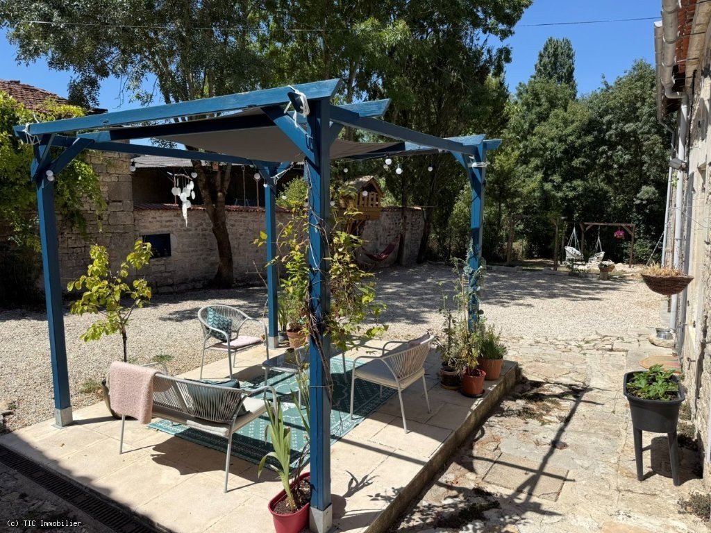 3 bedroom House in Mansle, France – r7561