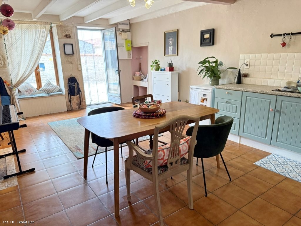 3 bedroom House in Mansle, France – r7561