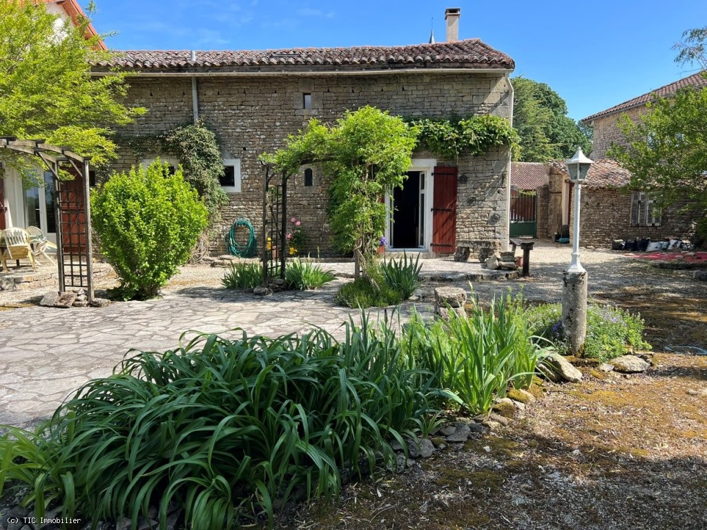 3 bedroom House in Villefagnan, France – r7559
