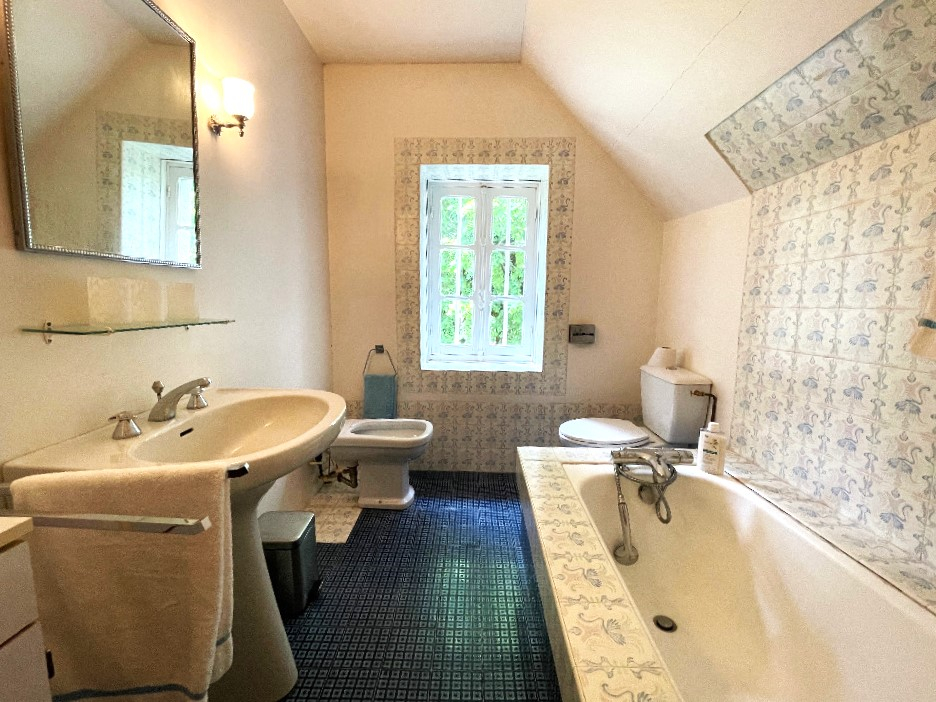 9 bedroom corps de ferme in Chaudes Aigues, Cantal, France