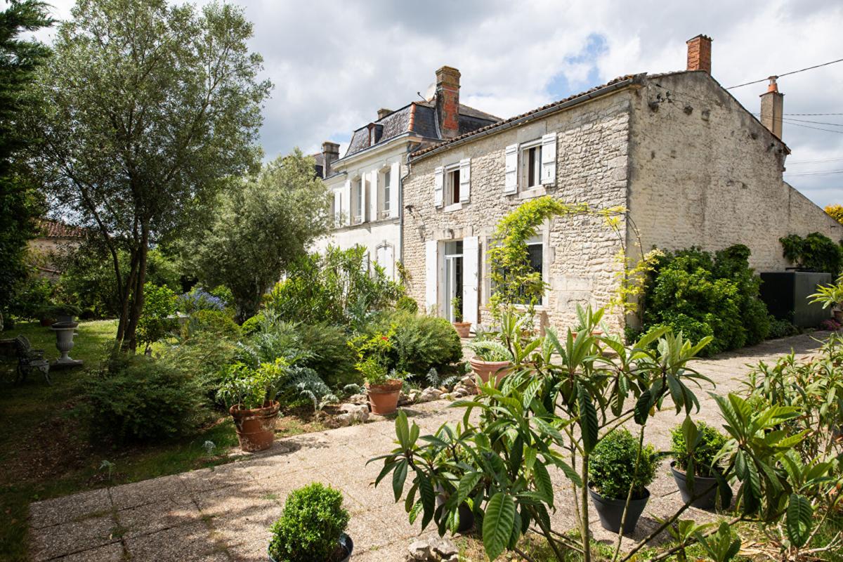 5 bedroom maison bourgeoise in La Benate, Charente-Maritime, France