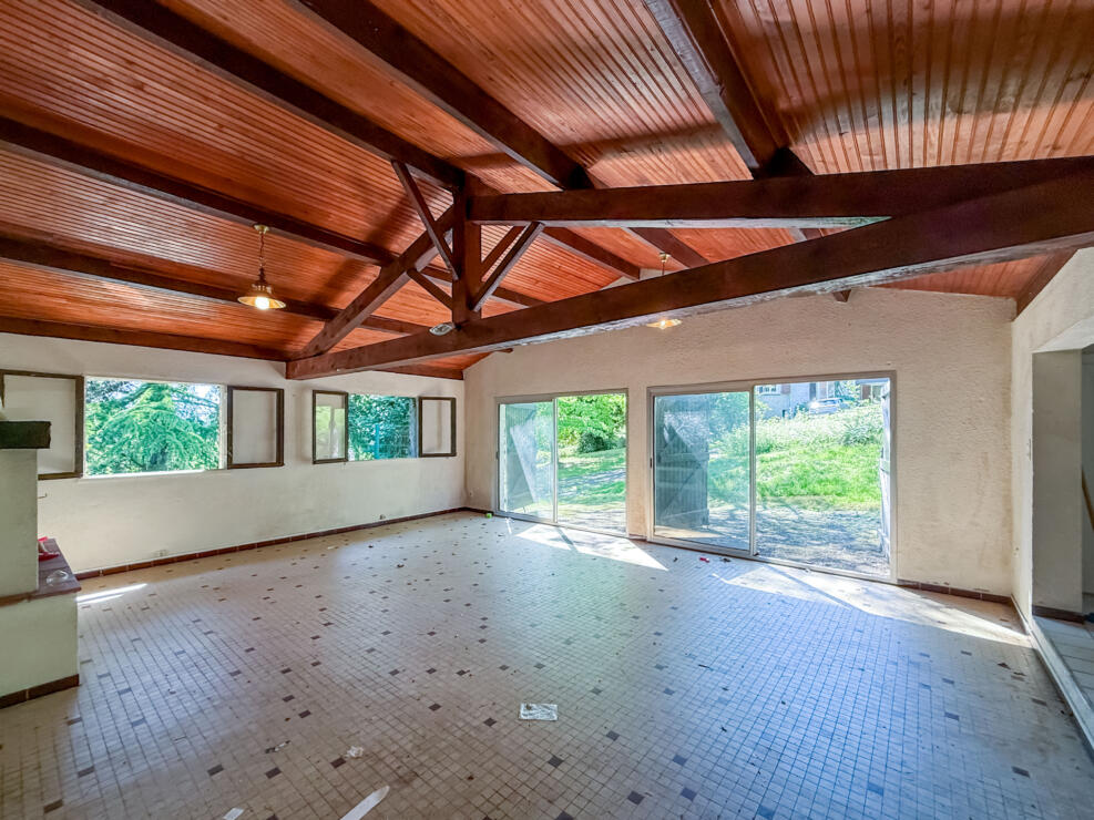 Encausse-les-Thermes – Stunning 3-bedroom property, with panoramic views, a potential gite and beautiful parkland in Pyrenees.