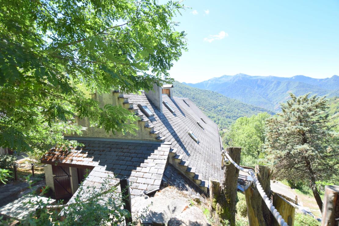 Boutx – Spacious mountain home & independent apartment, stunning views & flexible rental potential – 10 mins to skiing