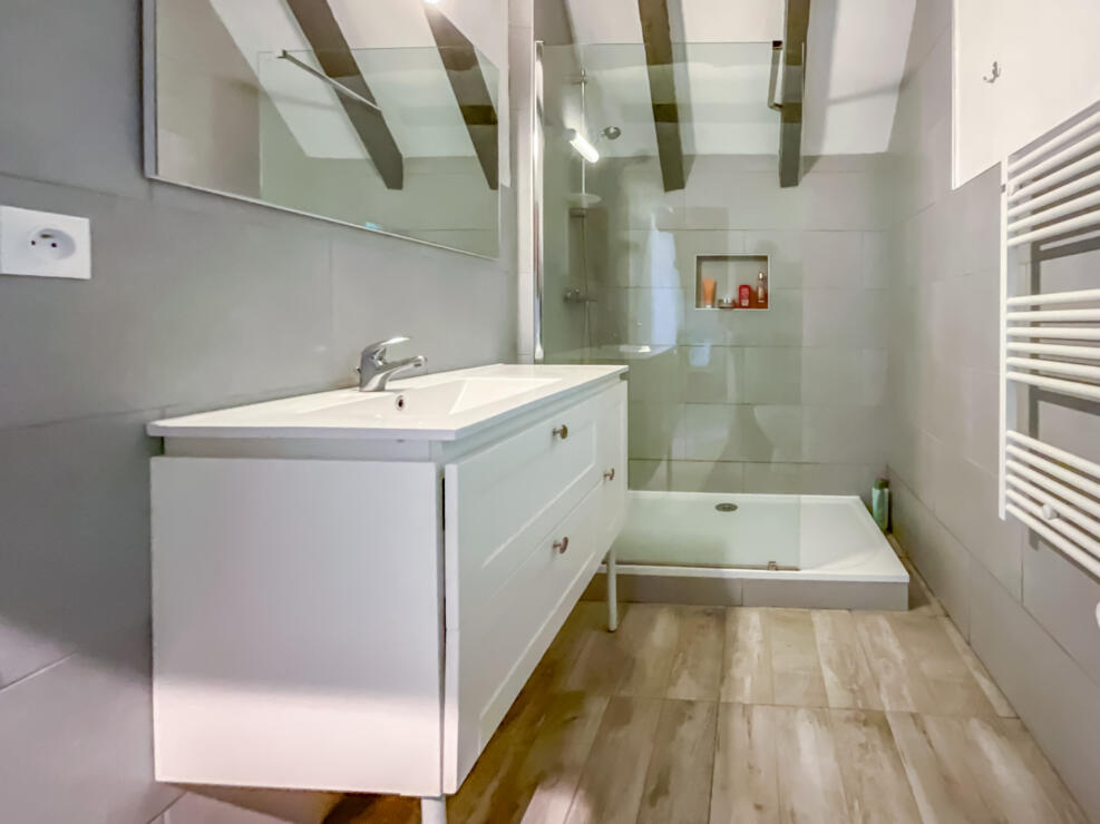 Boutx – Spacious mountain home & independent apartment, stunning views & flexible rental potential – 10 mins to skiing