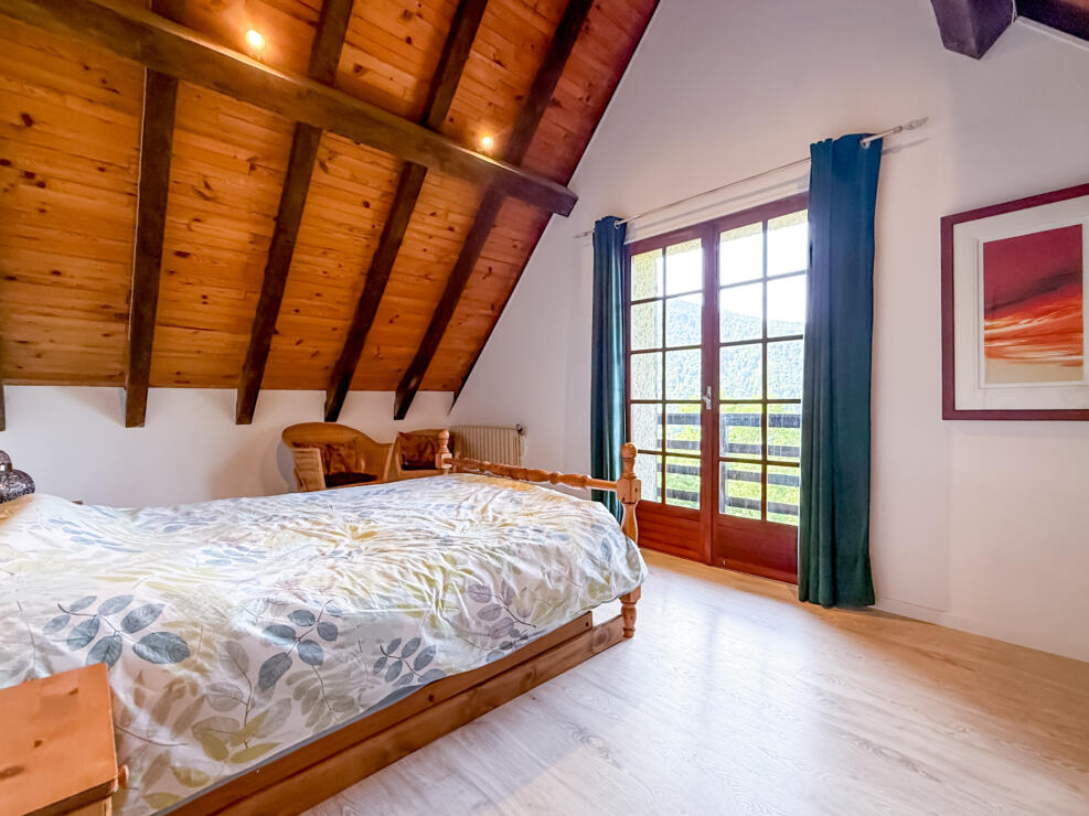 Boutx – Spacious mountain home & independent apartment, stunning views & flexible rental potential – 10 mins to skiing