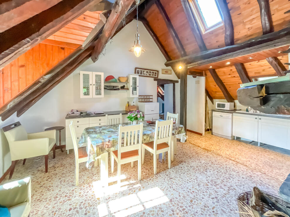 Boutx – Spacious mountain home & independent apartment, stunning views & flexible rental potential – 10 mins to skiing