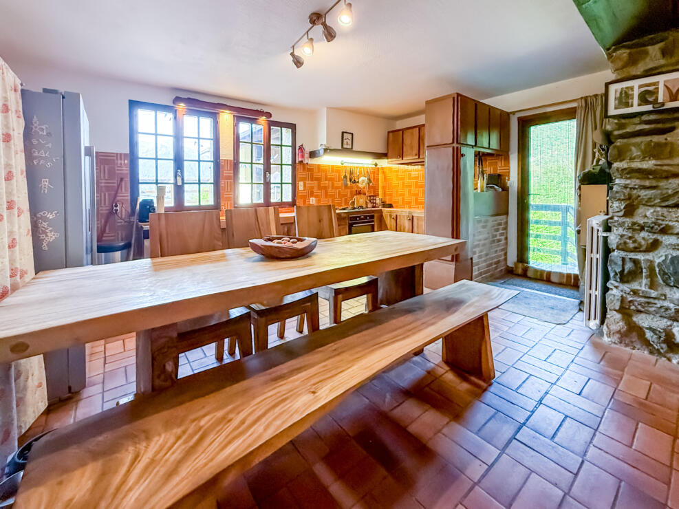 Boutx – Spacious mountain home & independent apartment, stunning views & flexible rental potential – 10 mins to skiing