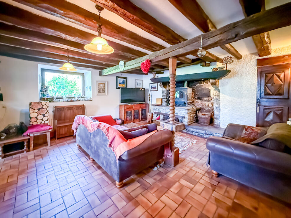 Boutx – Spacious mountain home & independent apartment, stunning views & flexible rental potential – 10 mins to skiing