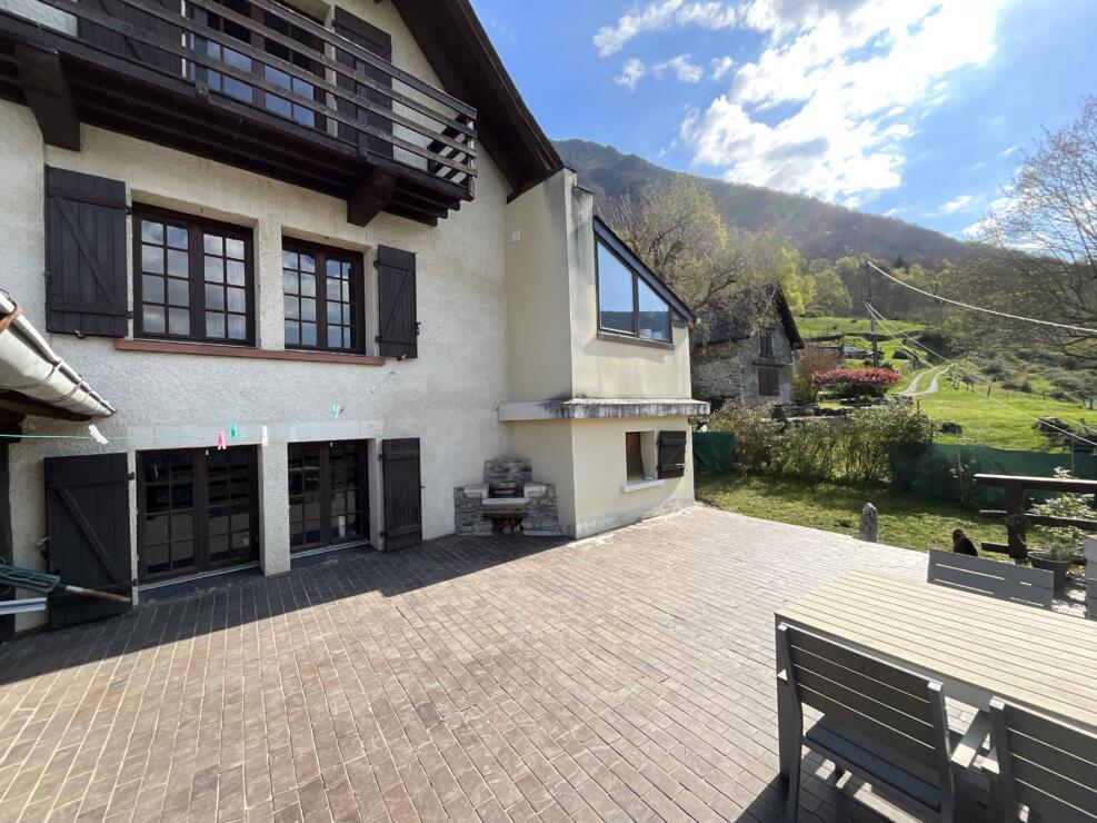 Boutx – Spacious mountain home & independent apartment, stunning views & flexible rental potential – 10 mins to skiing